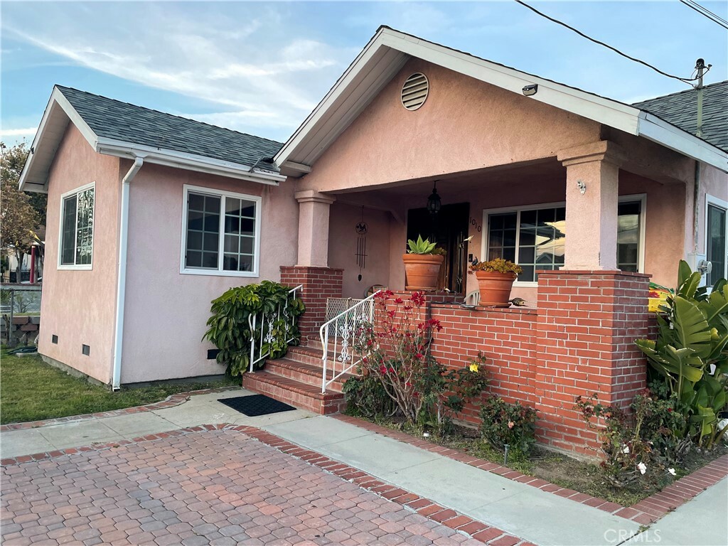 Property Photo:  1010 Bay View Avenue  CA 90744 