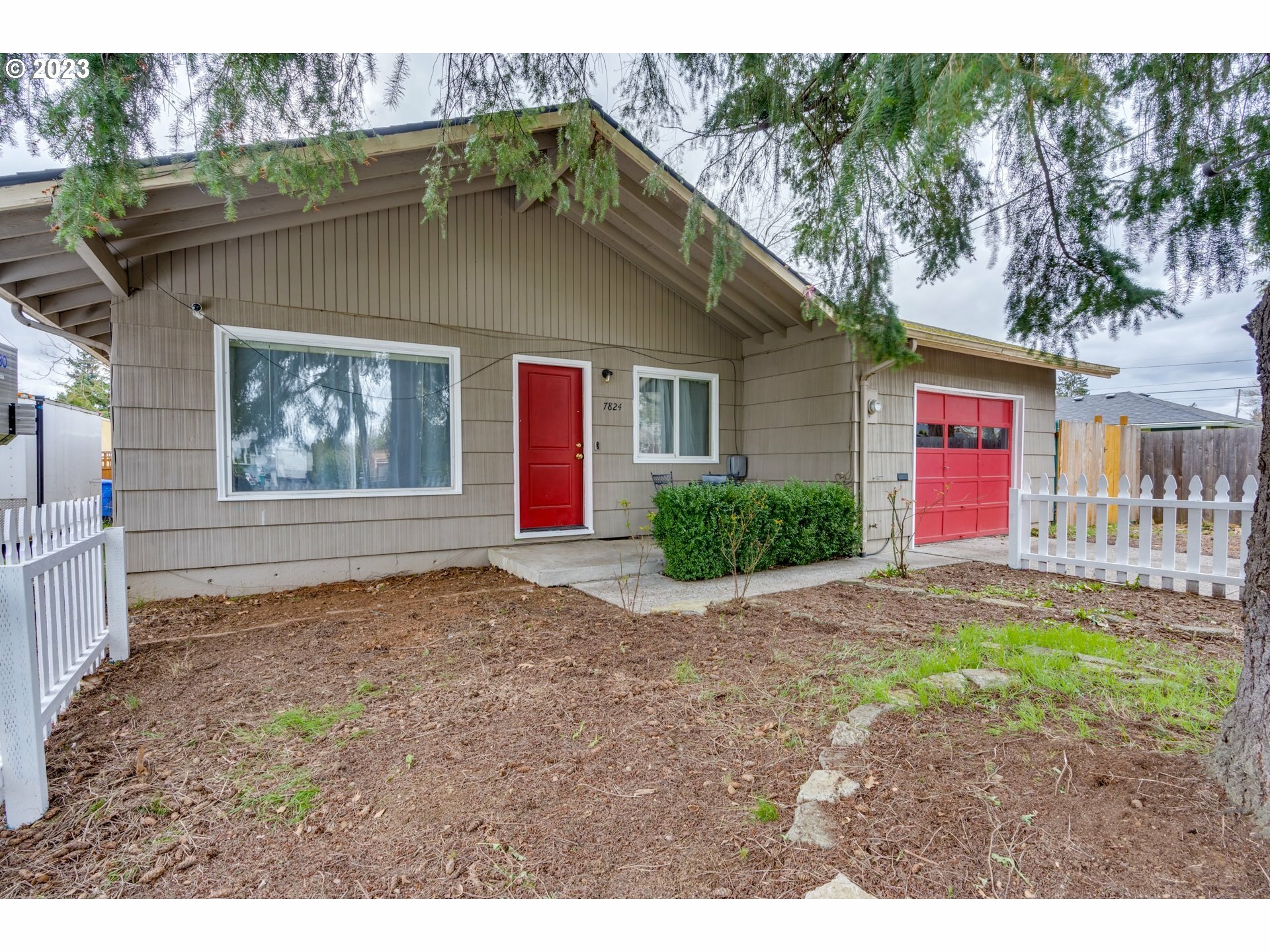 Property Photo: 7824 SE Bybee Blvd OR 97206
