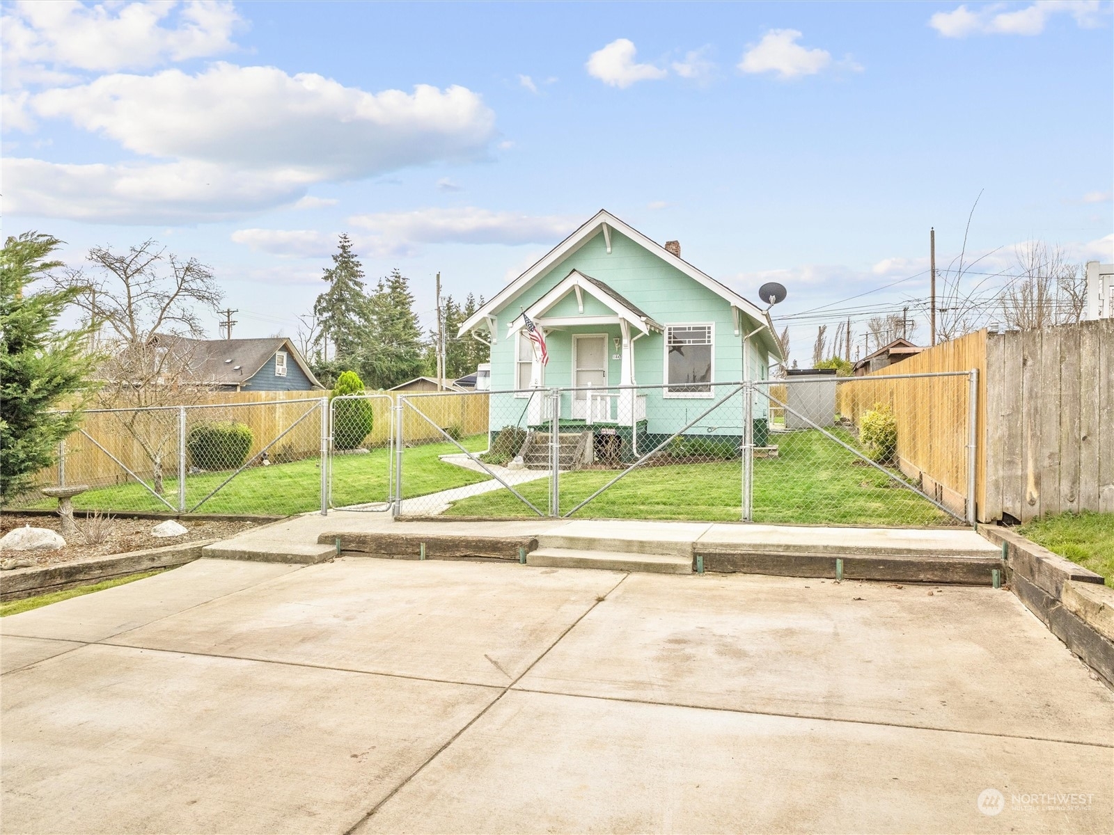 Property Photo:  1448 E Harrison Street  WA 98404 