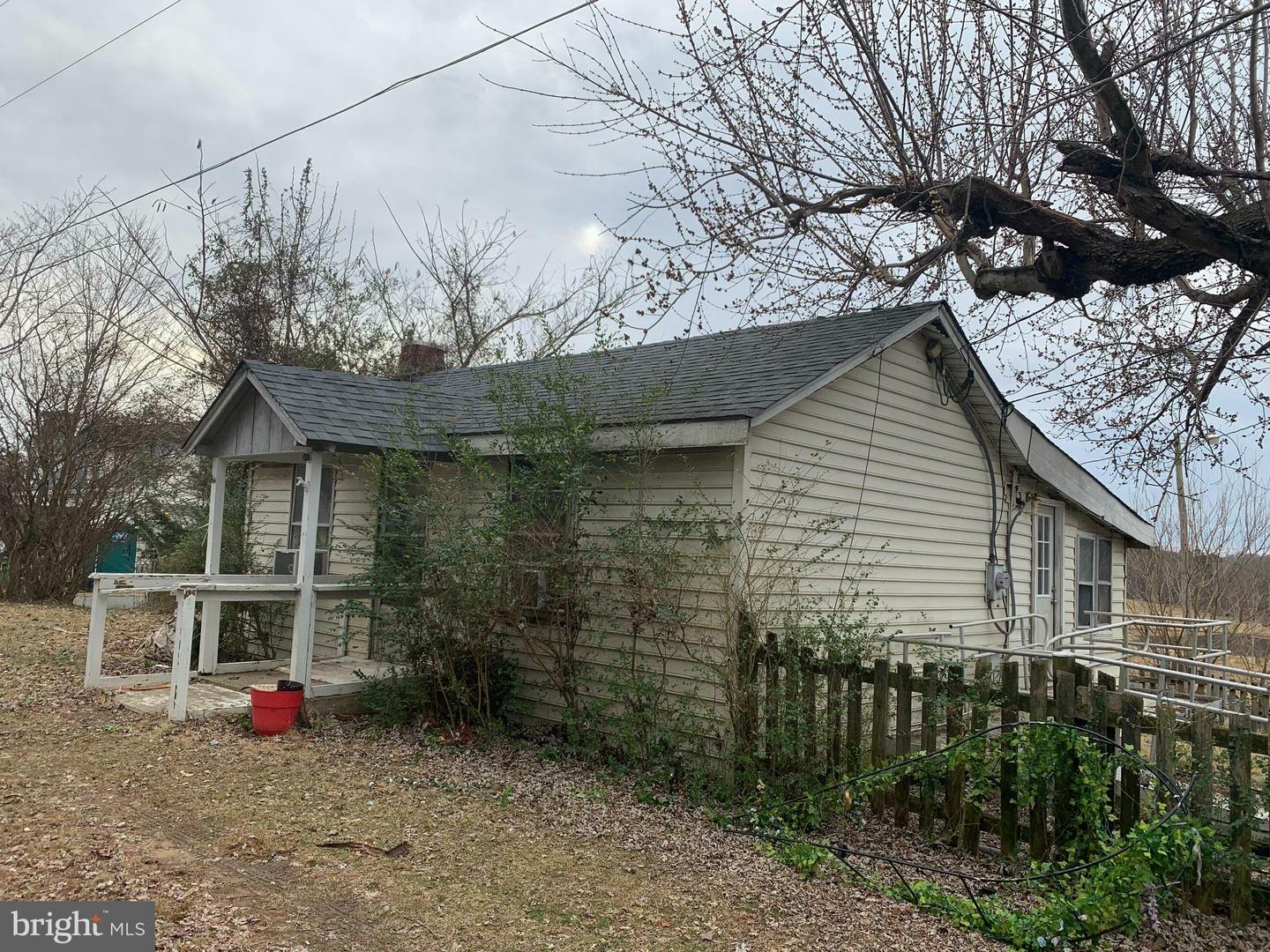 Property Photo: 5302 N Seminole Trail VA 22715