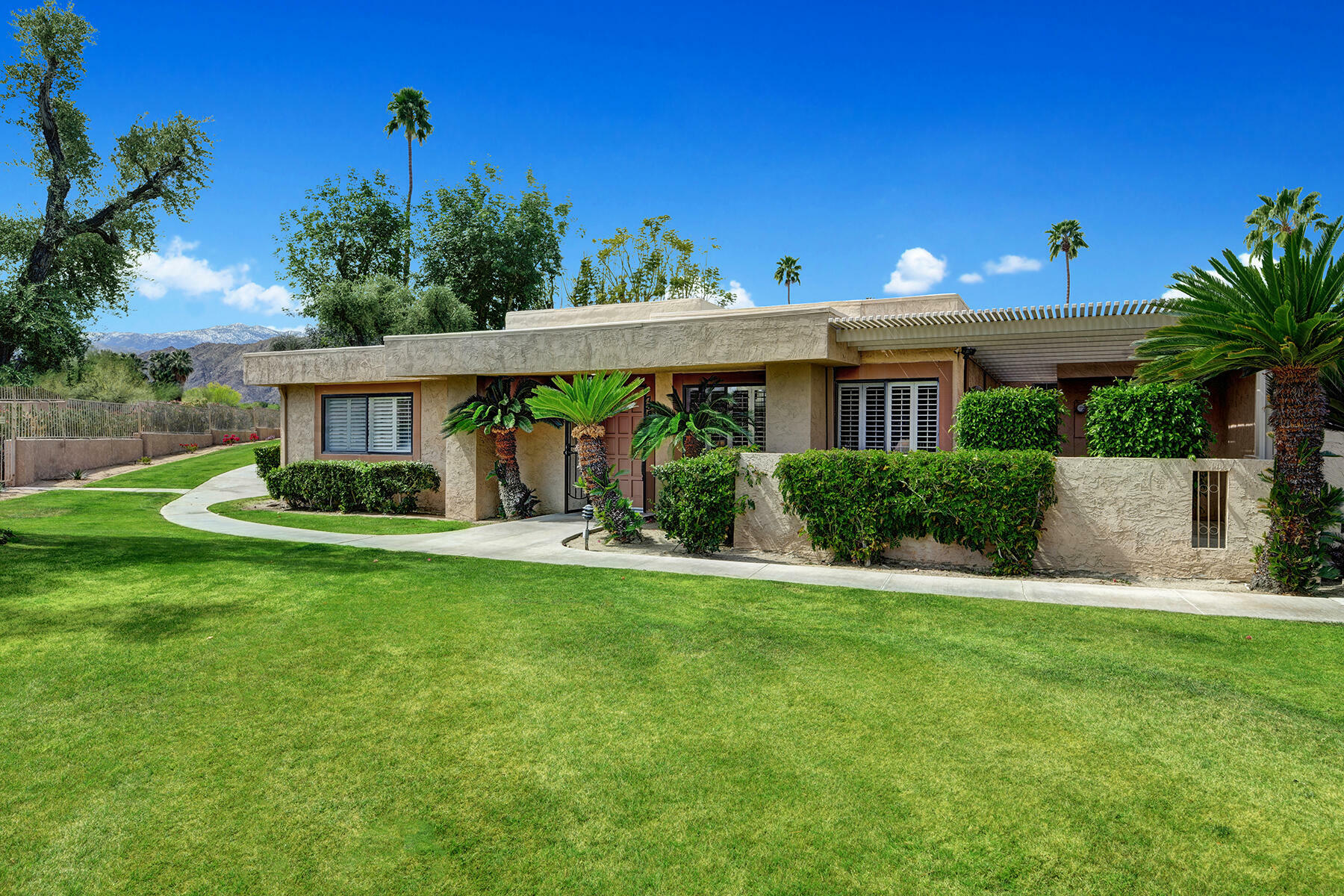 Property Photo: 73895 Saquaro Court CA 92260
