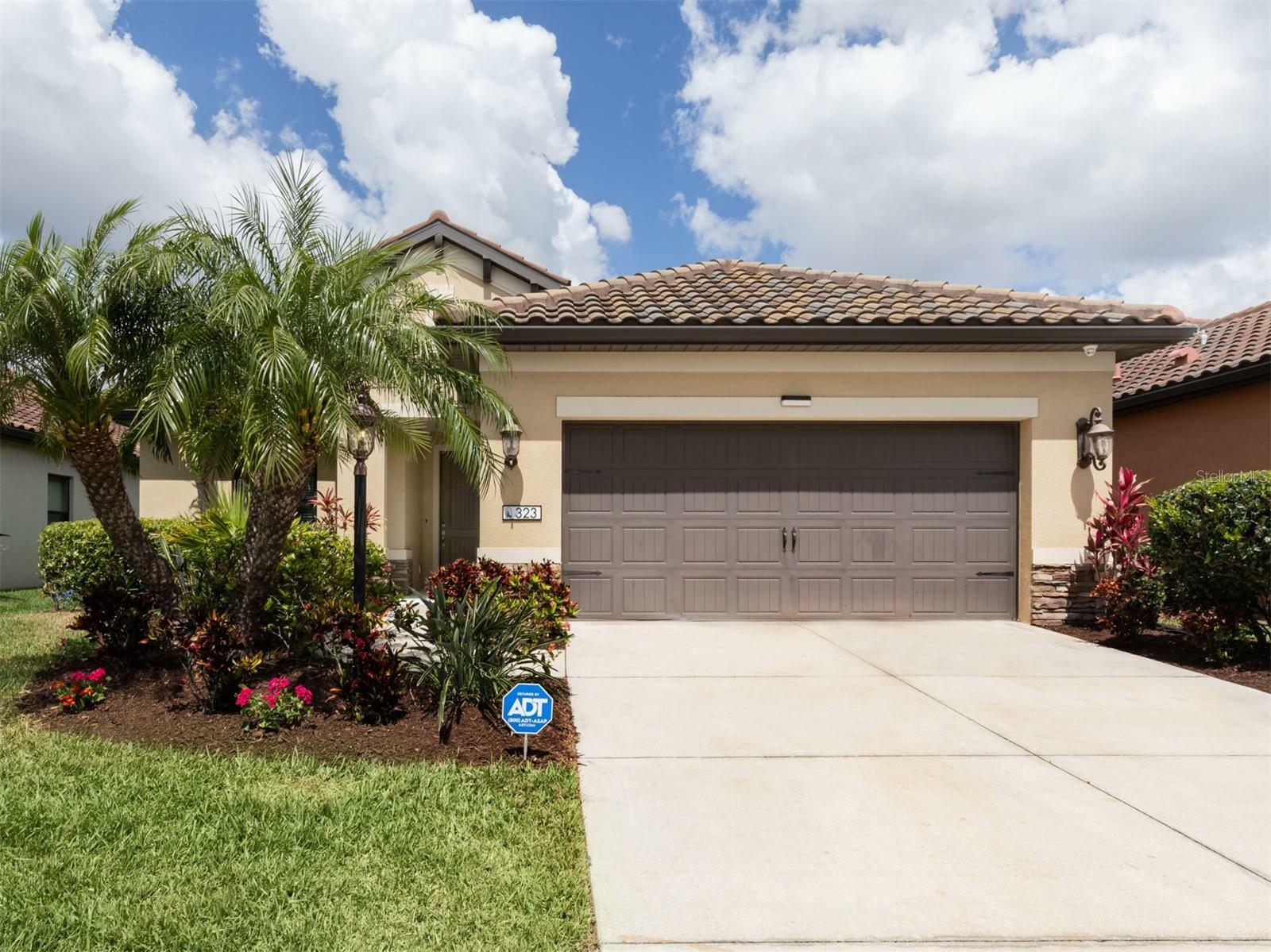 Property Photo: 323 Cassano Drive FL 34275