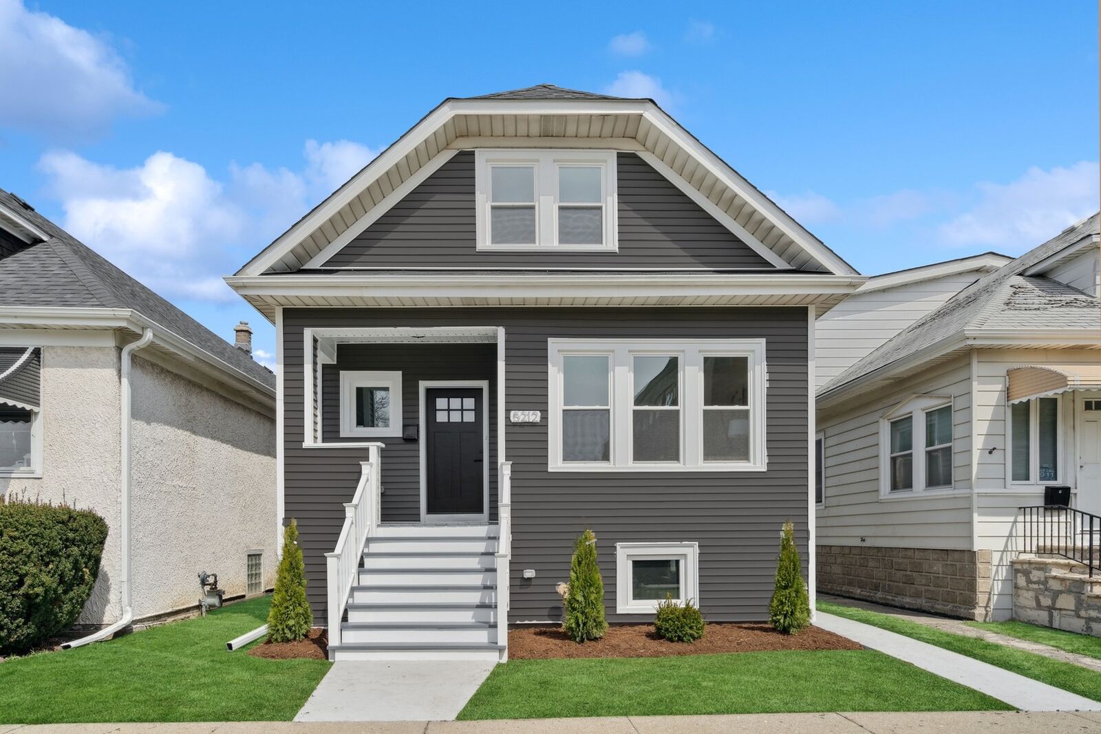 Property Photo: 5212 W Grace Street IL 60641