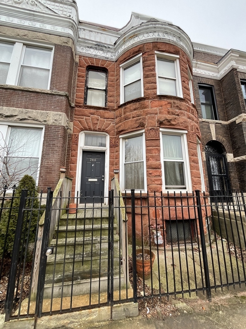 Property Photo:  2455 W Jackson Boulevard  IL 60612 