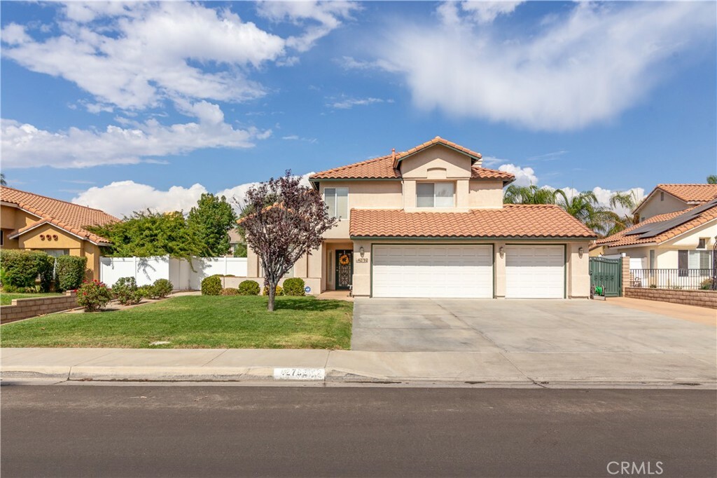 Property Photo: 42792 Avenida Tigre CA 92544