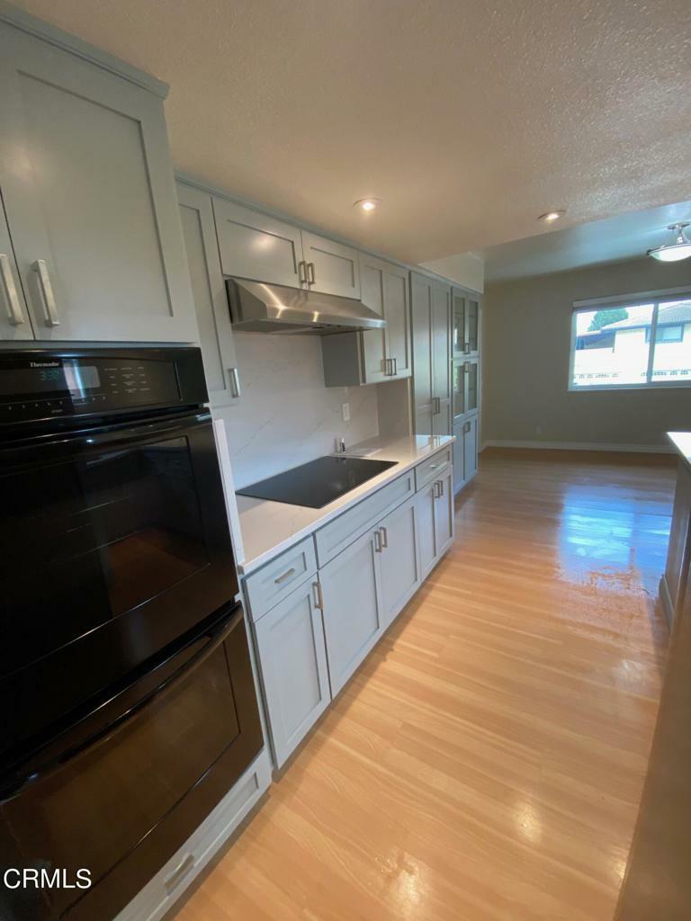 Property Photo:  10812 Kings Road  CA 93004 