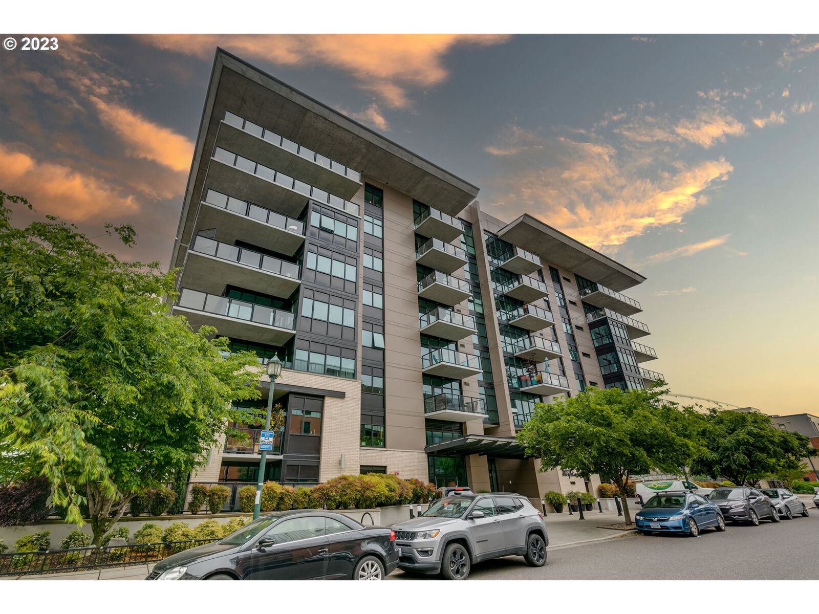 Property Photo: 1830 NW Riverscape St 411 OR 97209