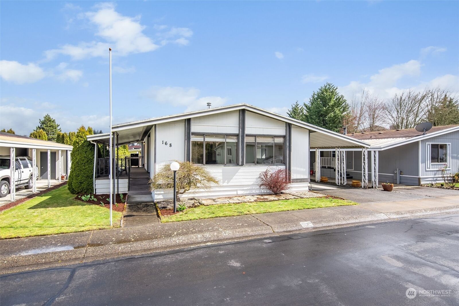 Property Photo: 11436 SE 208th Street 168 WA 98031
