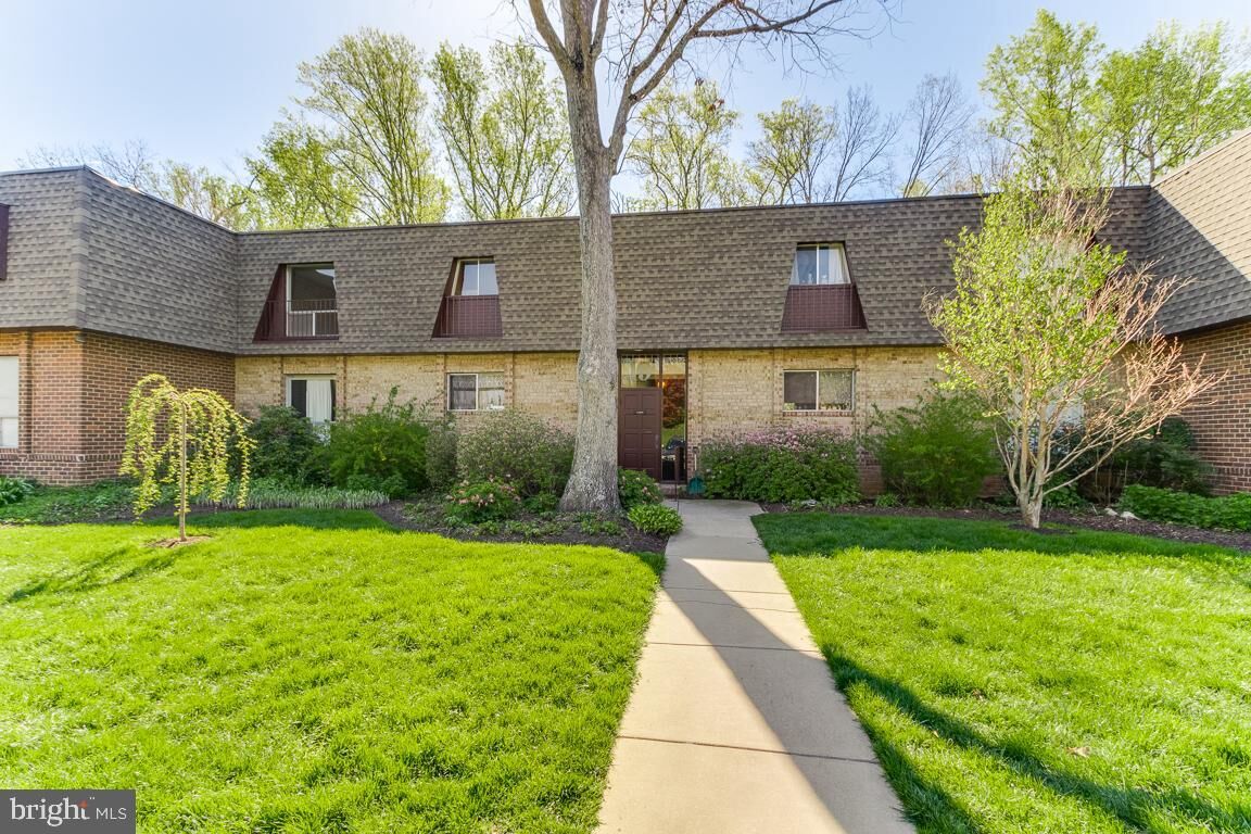 Property Photo: 11619 Vantage Hill Road 21B VA 20190