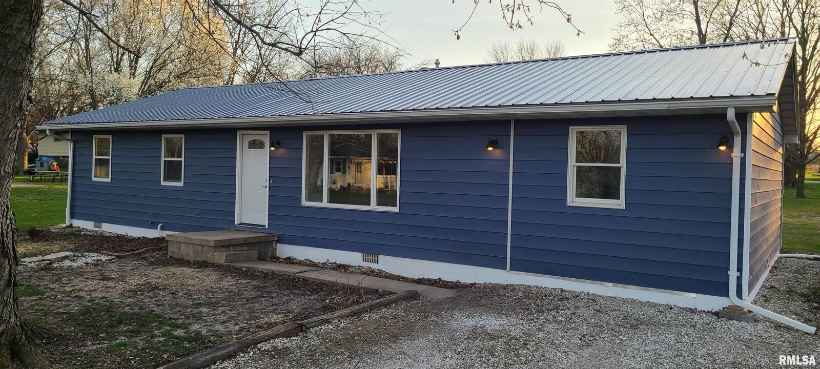 Property Photo:  308 Red Bud Street  IL 62360 