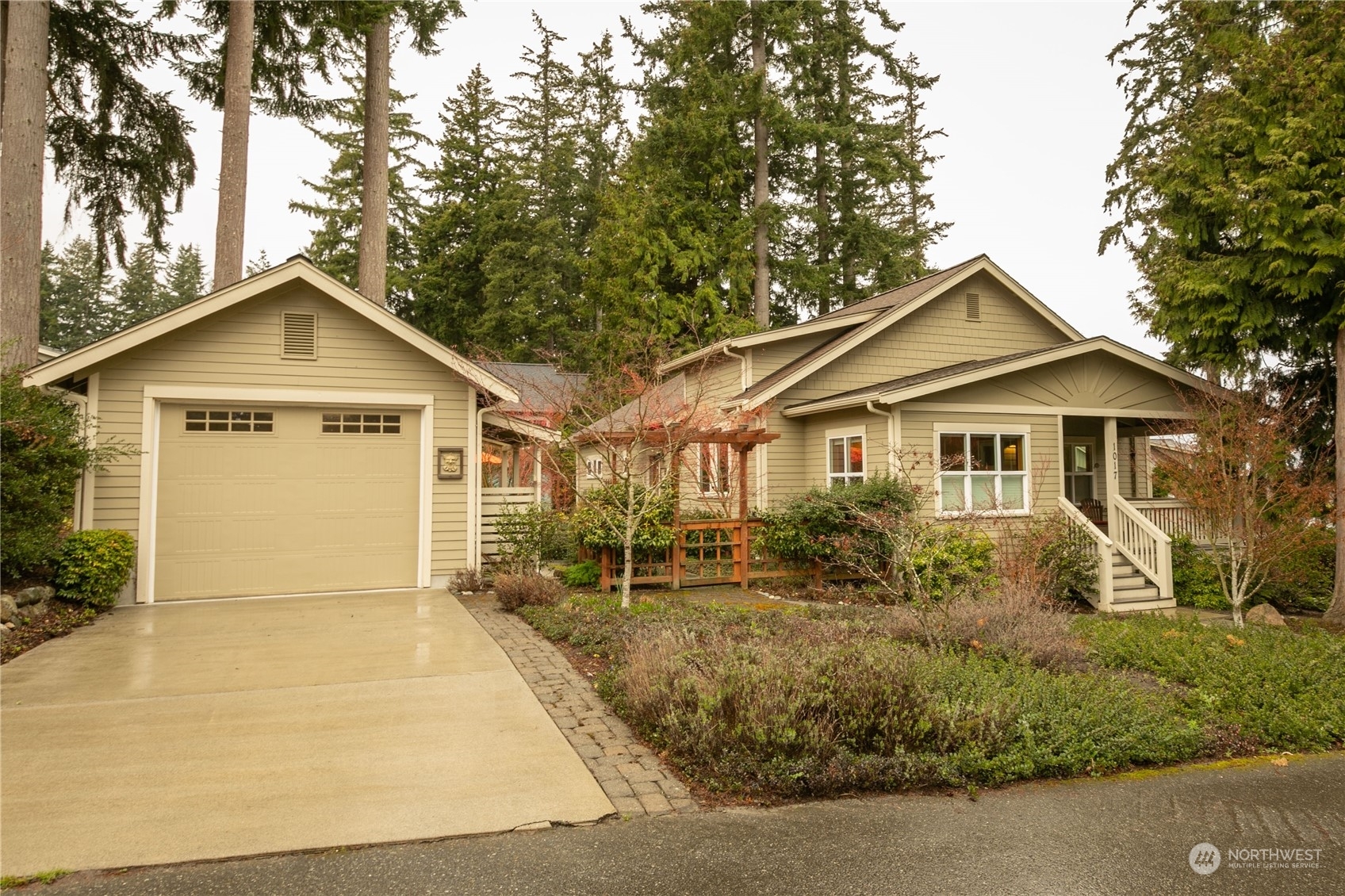 Property Photo:  1017 High View Street  WA 98260 