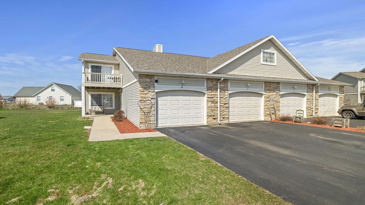 Property Photo:  2243 Tallgrass Ct 7  WI 53511 