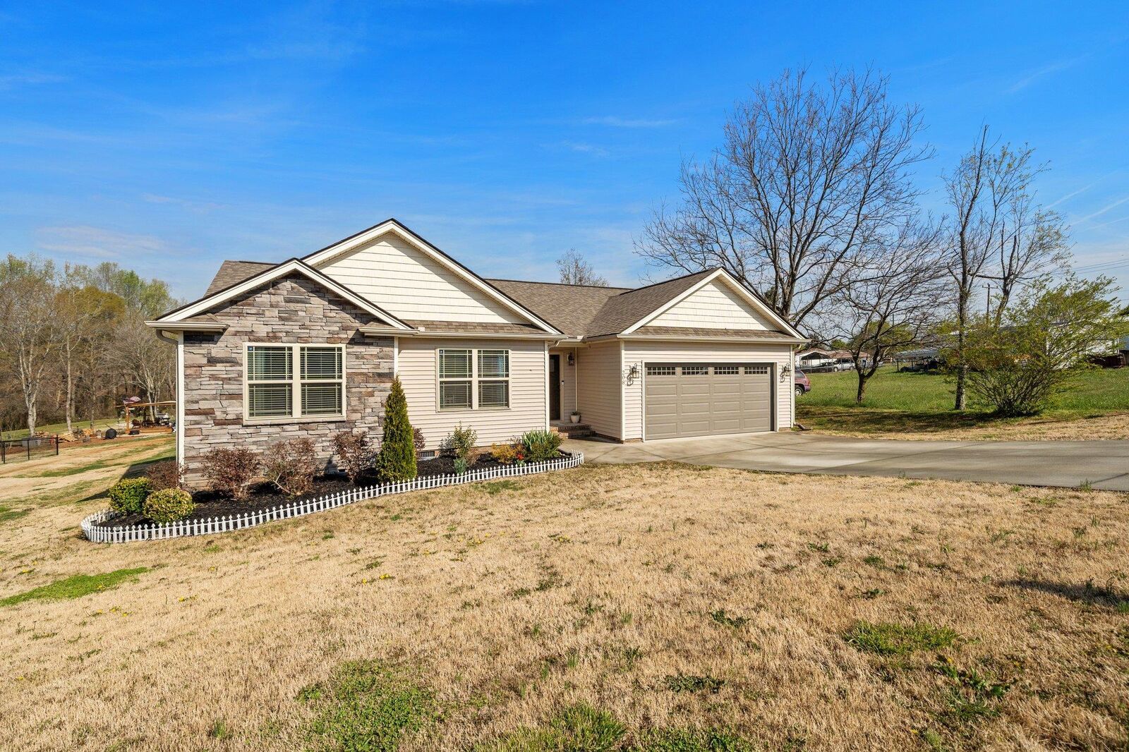 Property Photo:  208 Winding Creek Way  SC 29365 