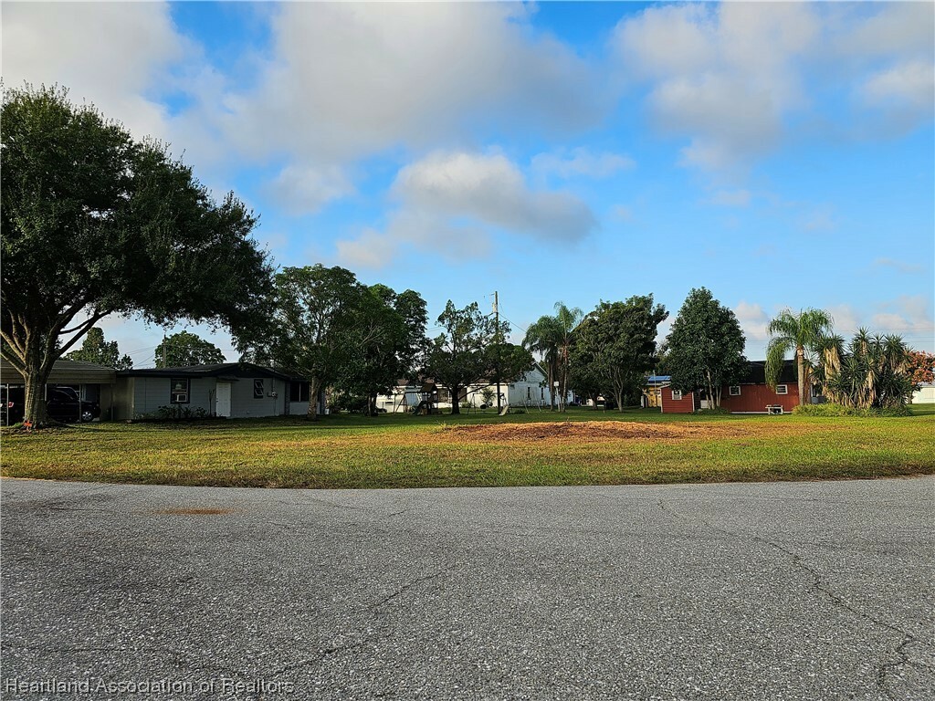 Property Photo:  348 Serenade Drive  FL 33852 