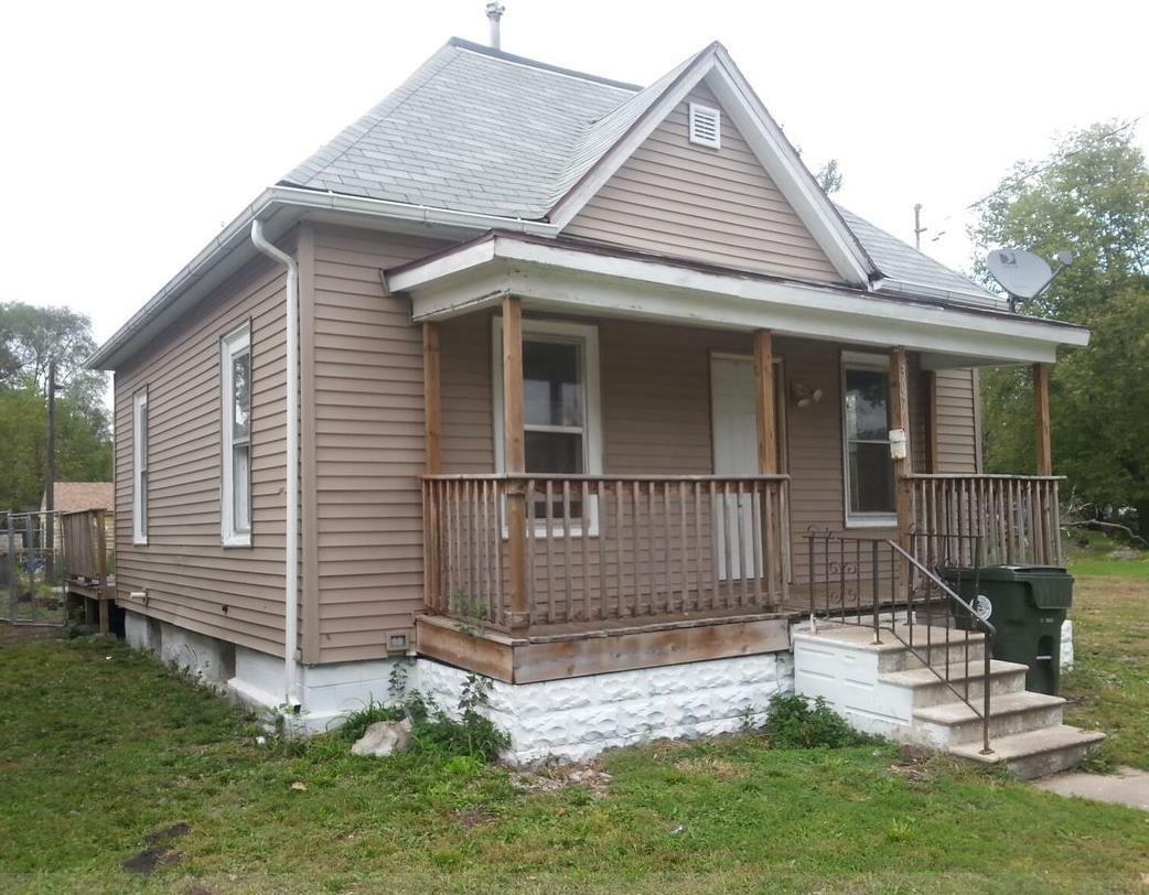 Property Photo:  307 Adams Street  IA 50703 