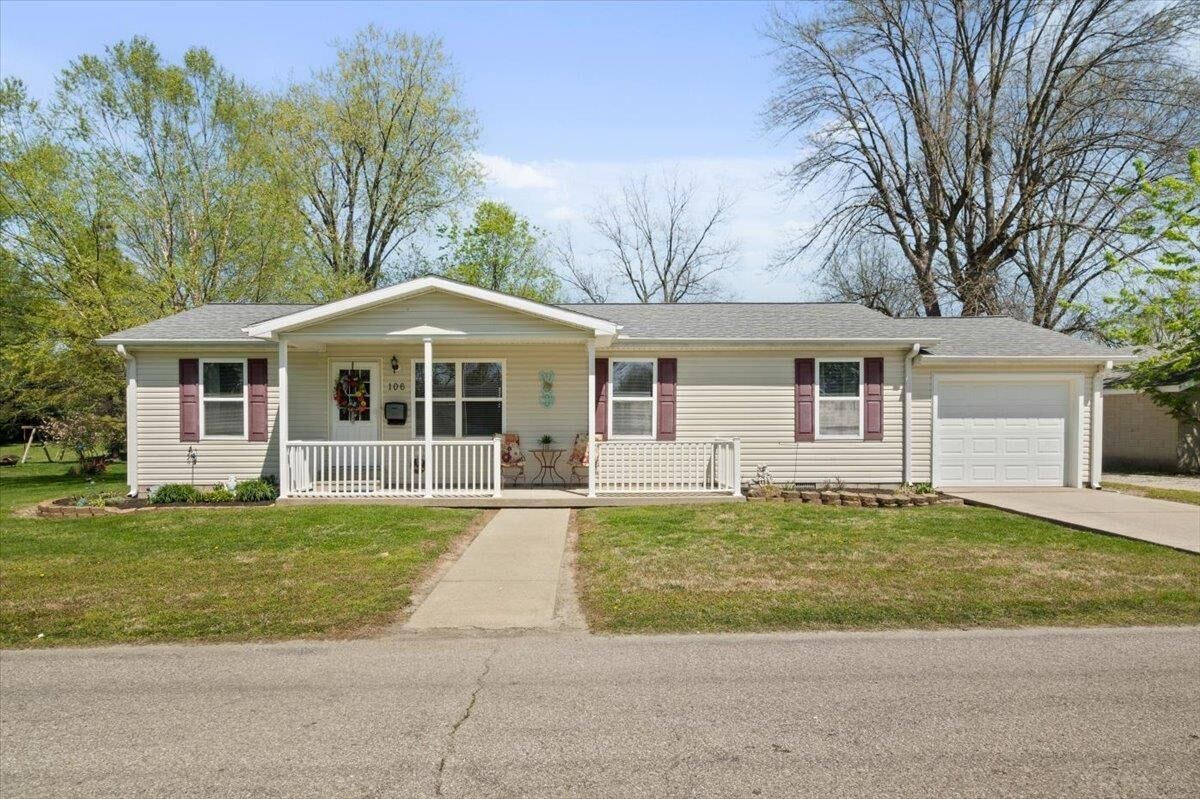 Property Photo: 106 E Oak Street IN 47648