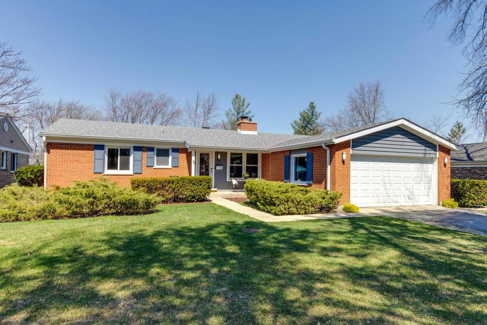 Property Photo:  338 Birkdale Road  IL 60044 