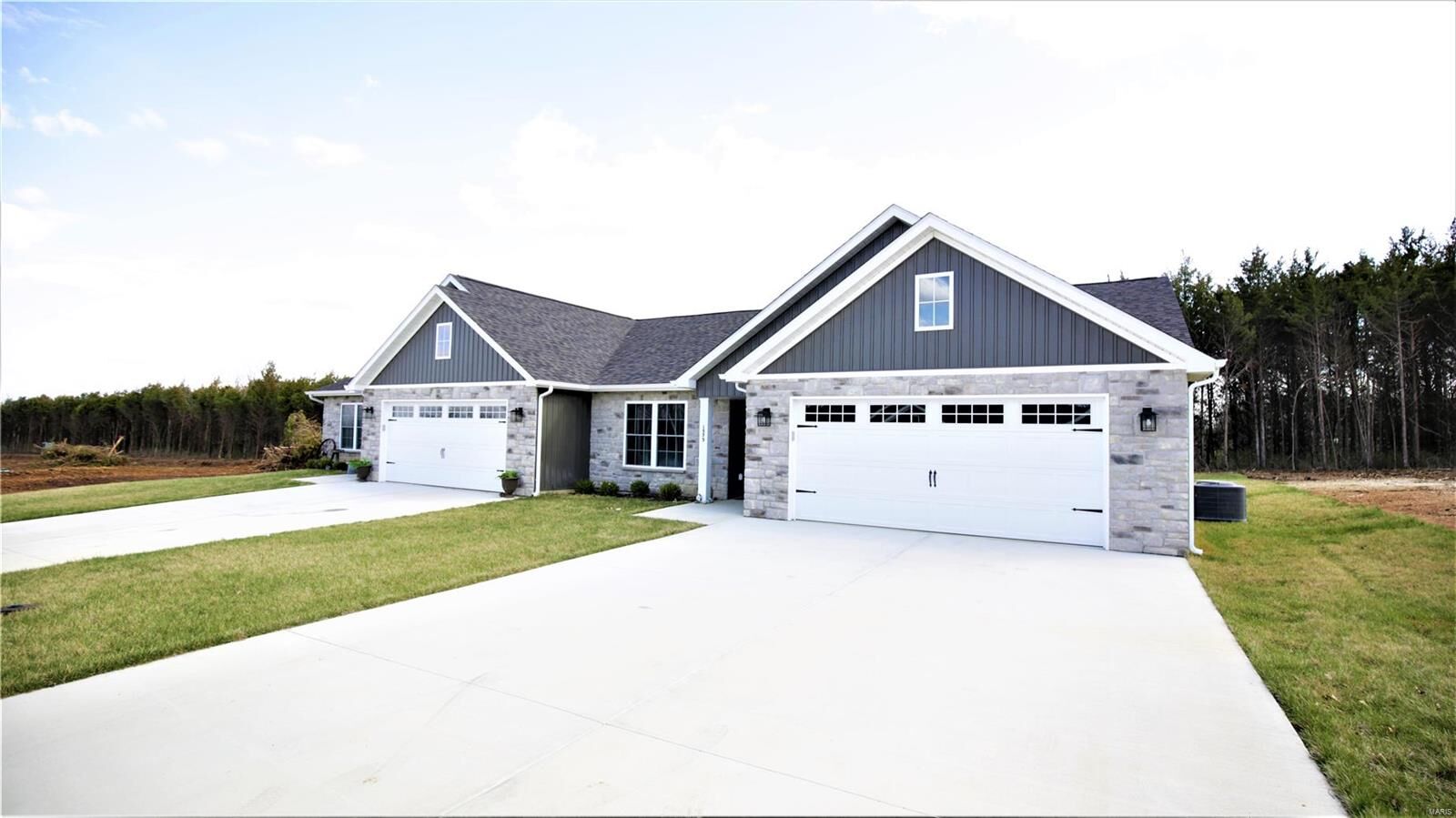 Property Photo:  1554 Hickory Landing  MO 63020