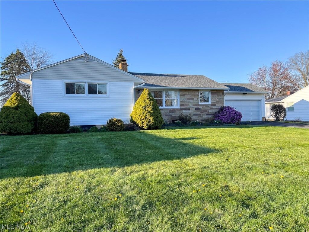 Property Photo: 852 E Bank Street OH 44805