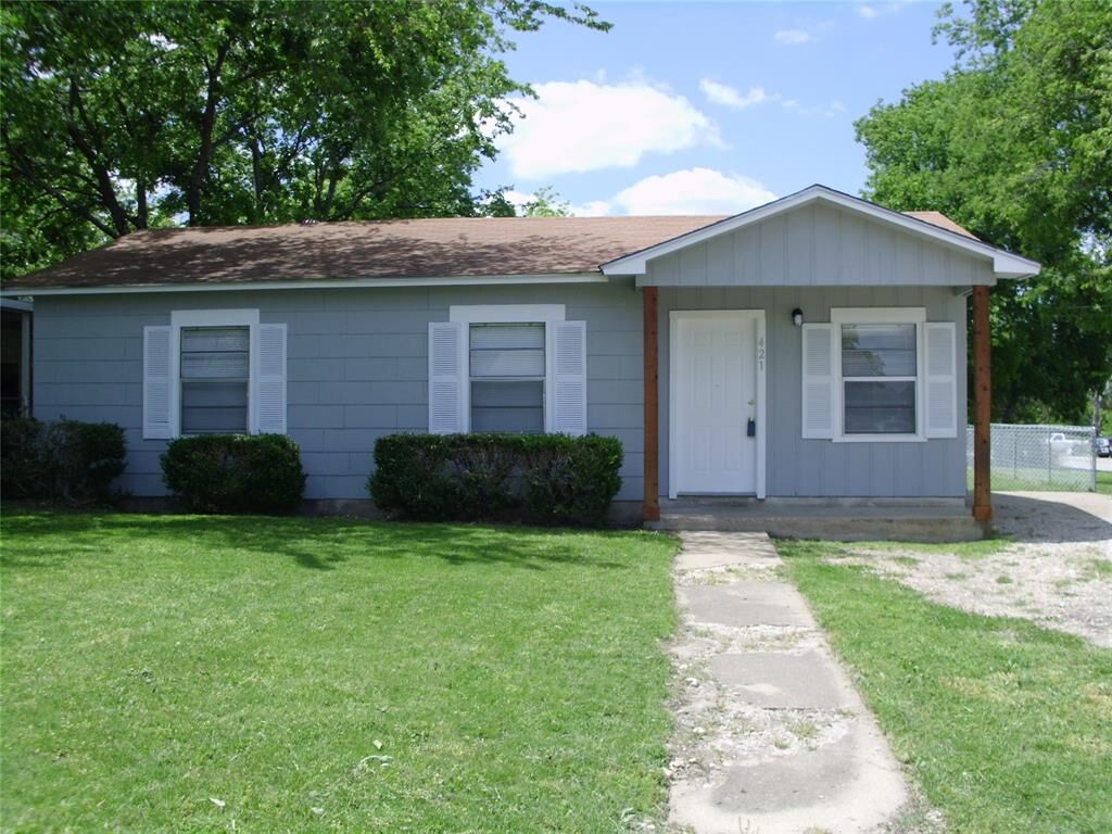 Property Photo: 421 Lockwood Street TX 76108