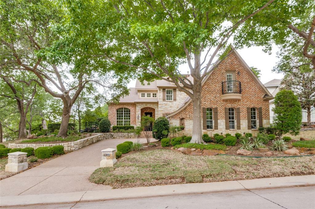Property Photo: 502 Villa Crossing TX 76092