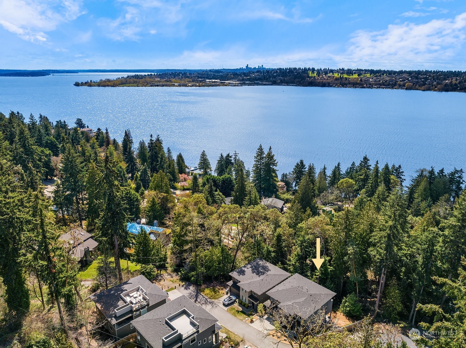 Property Photo: 7213 NE 118th Court WA 98034