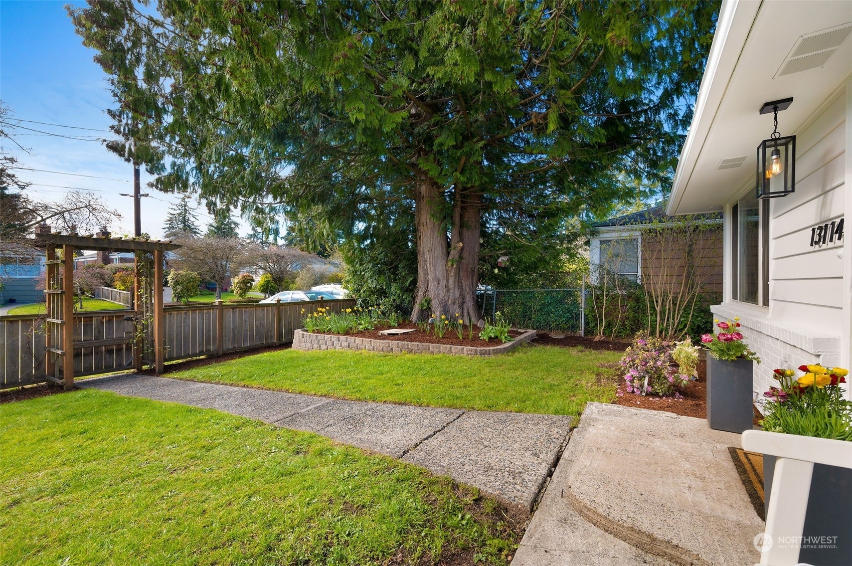 Property Photo:  13114 Palatine Avenue N  WA 98133 