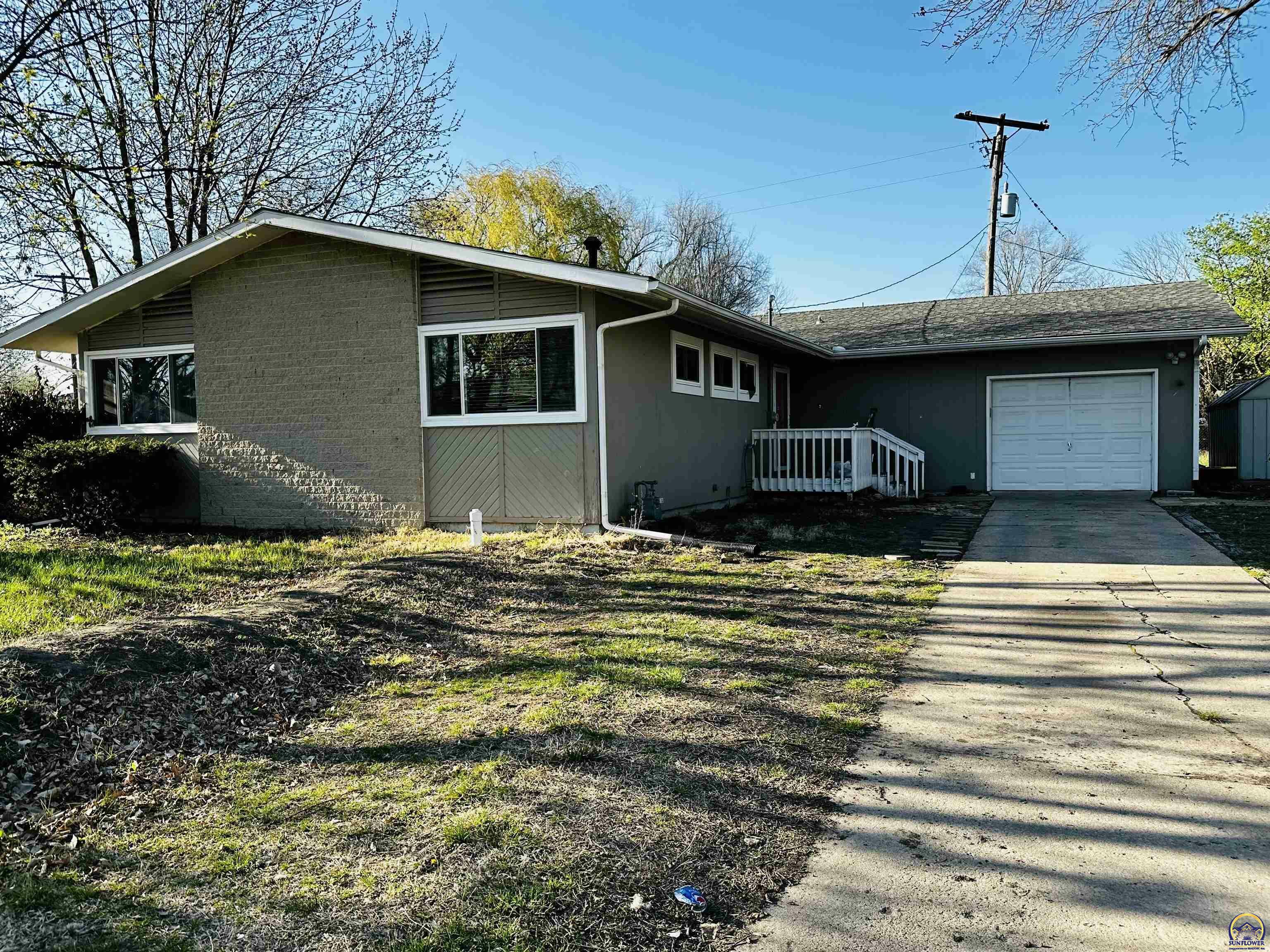 Property Photo:  1816 SW 71st St  KS 66619 