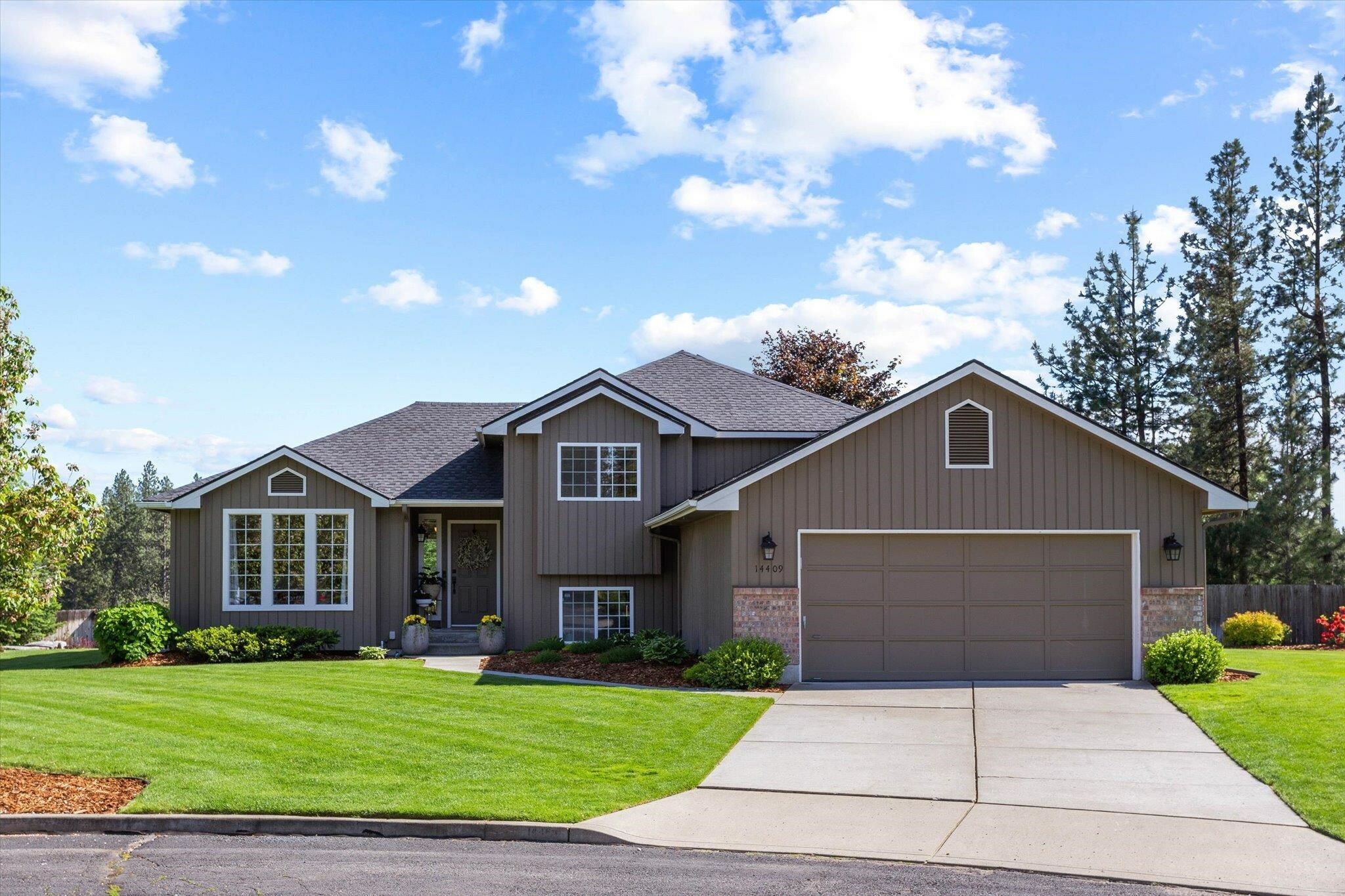 Property Photo: 14409 N Chronicle St WA 99021