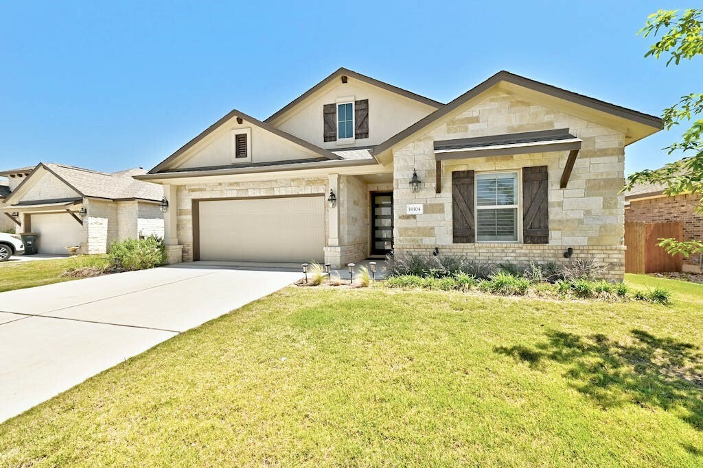 Property Photo:  19104 Fernando Trail  TX 78738 