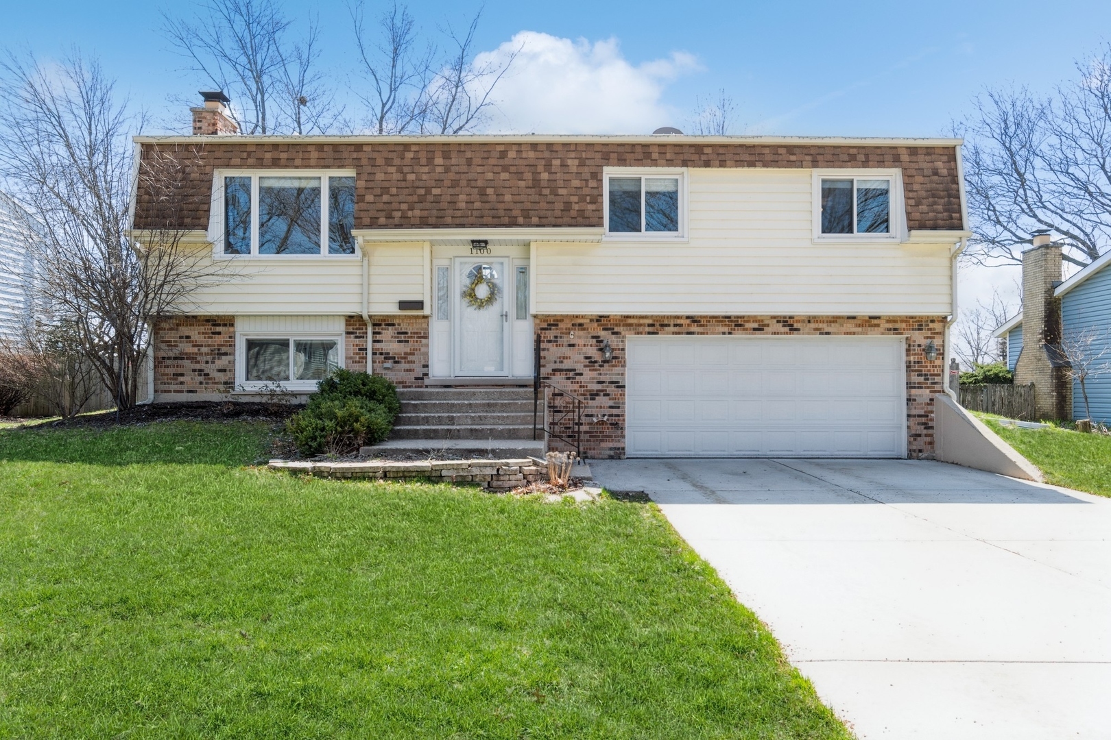 Property Photo:  1100 Durham Drive  IL 60189 