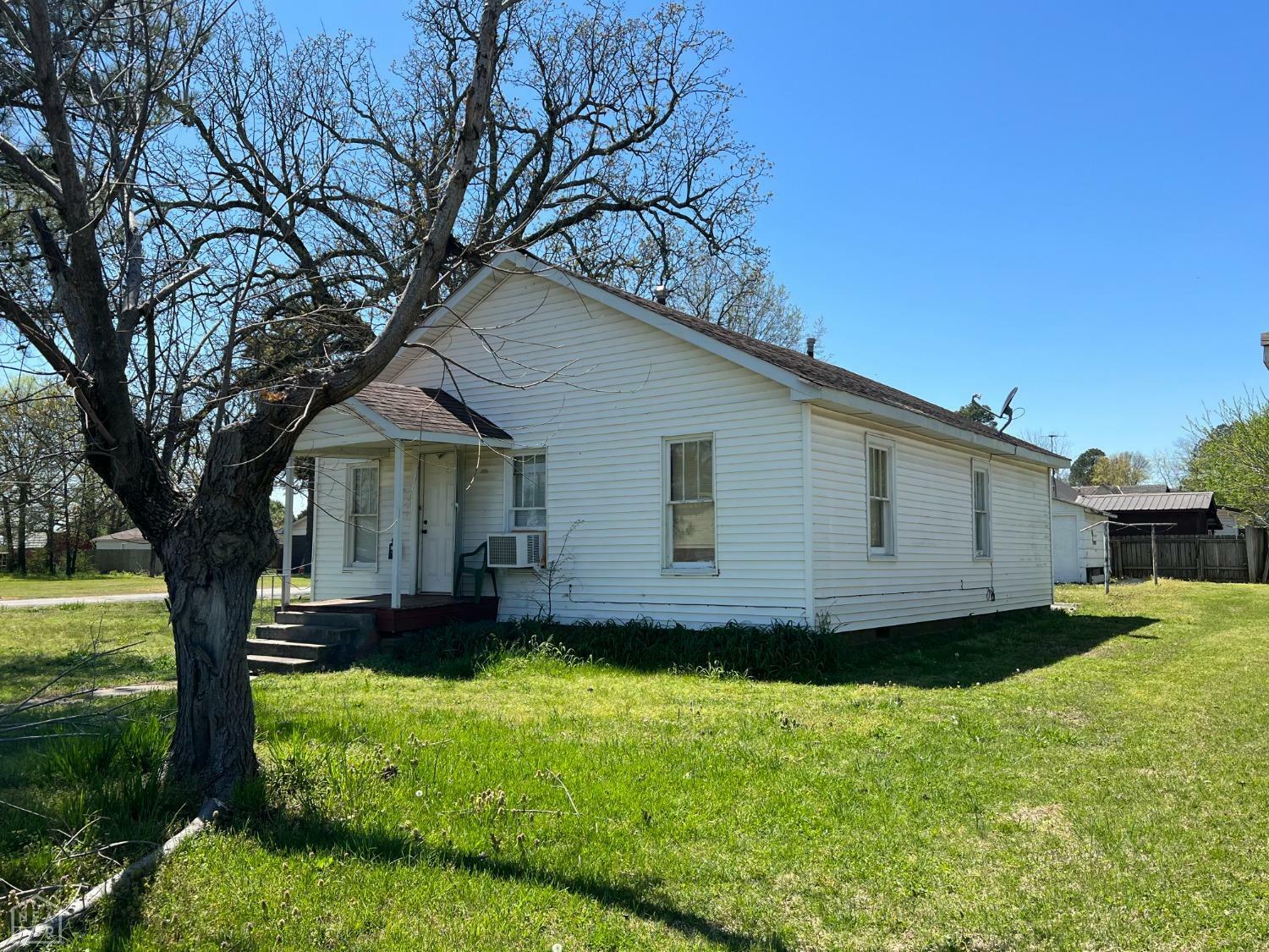 Property Photo:  718 S Pine Street  AR 72461 