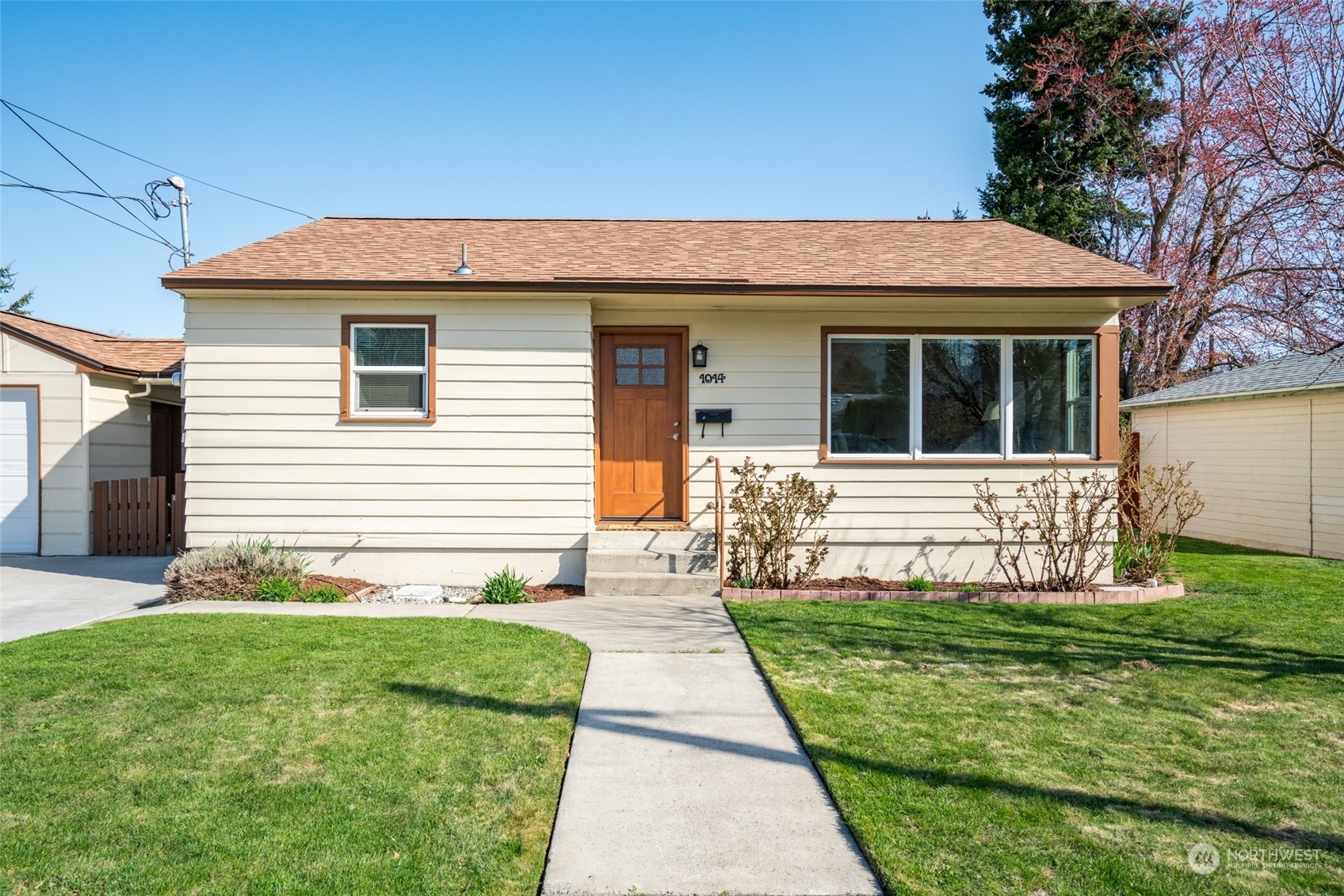 Property Photo:  1014 Montana Street  WA 98801 