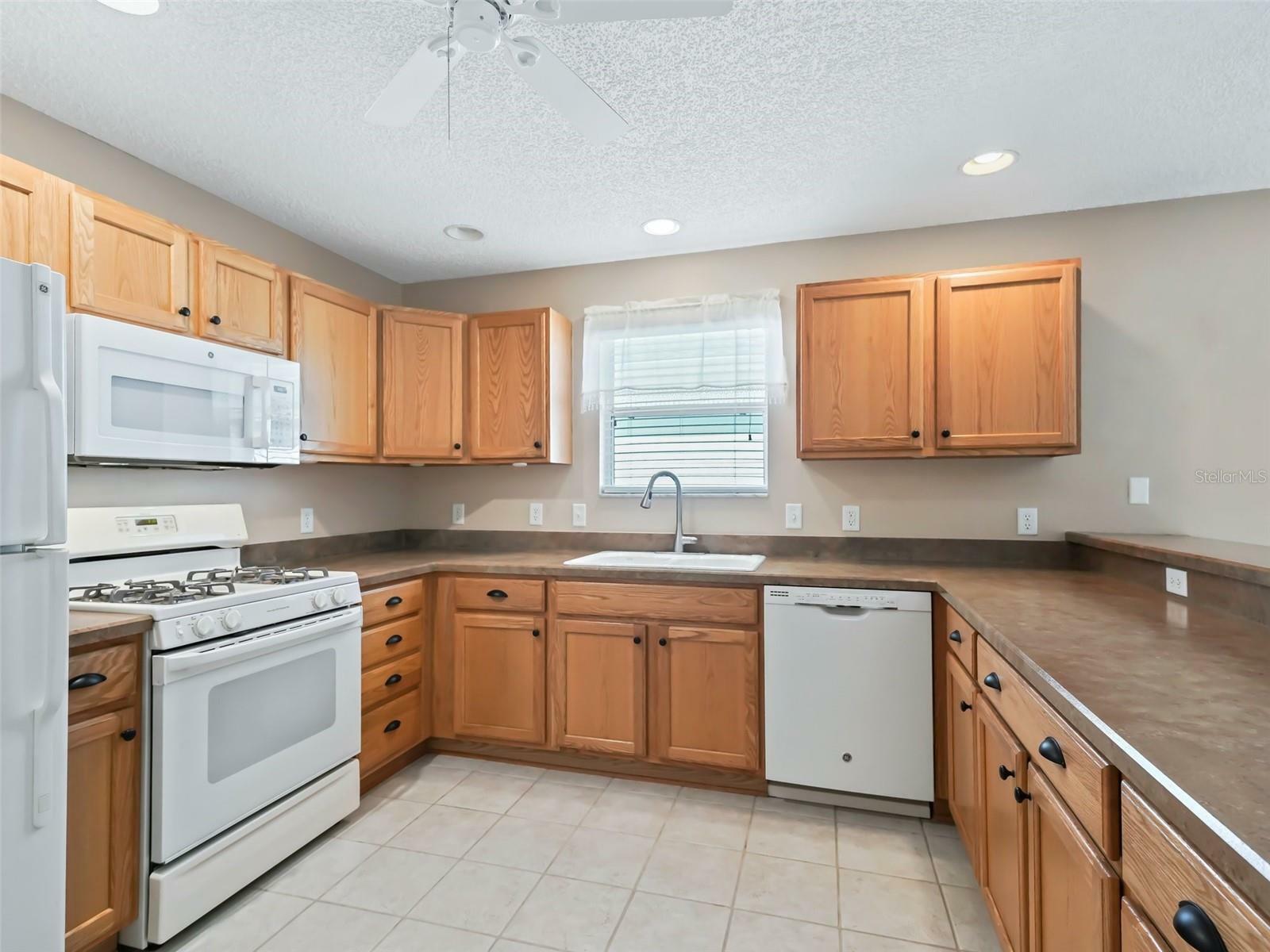 Property Photo:  7608 SE 171st Sun Valley Place  FL 32162 