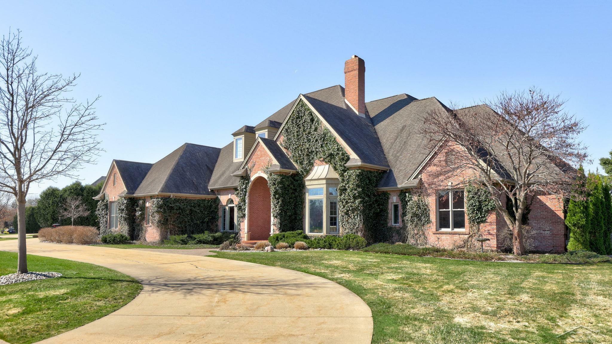 Property Photo: 13 E Grove Court MI 48623
