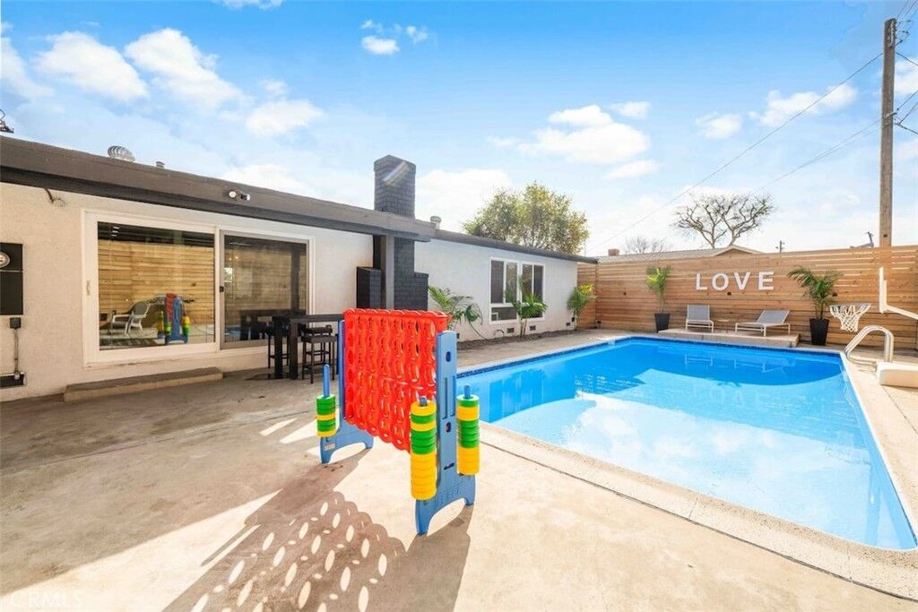 Property Photo:  1437 S Courtney Avenue  CA 92833 