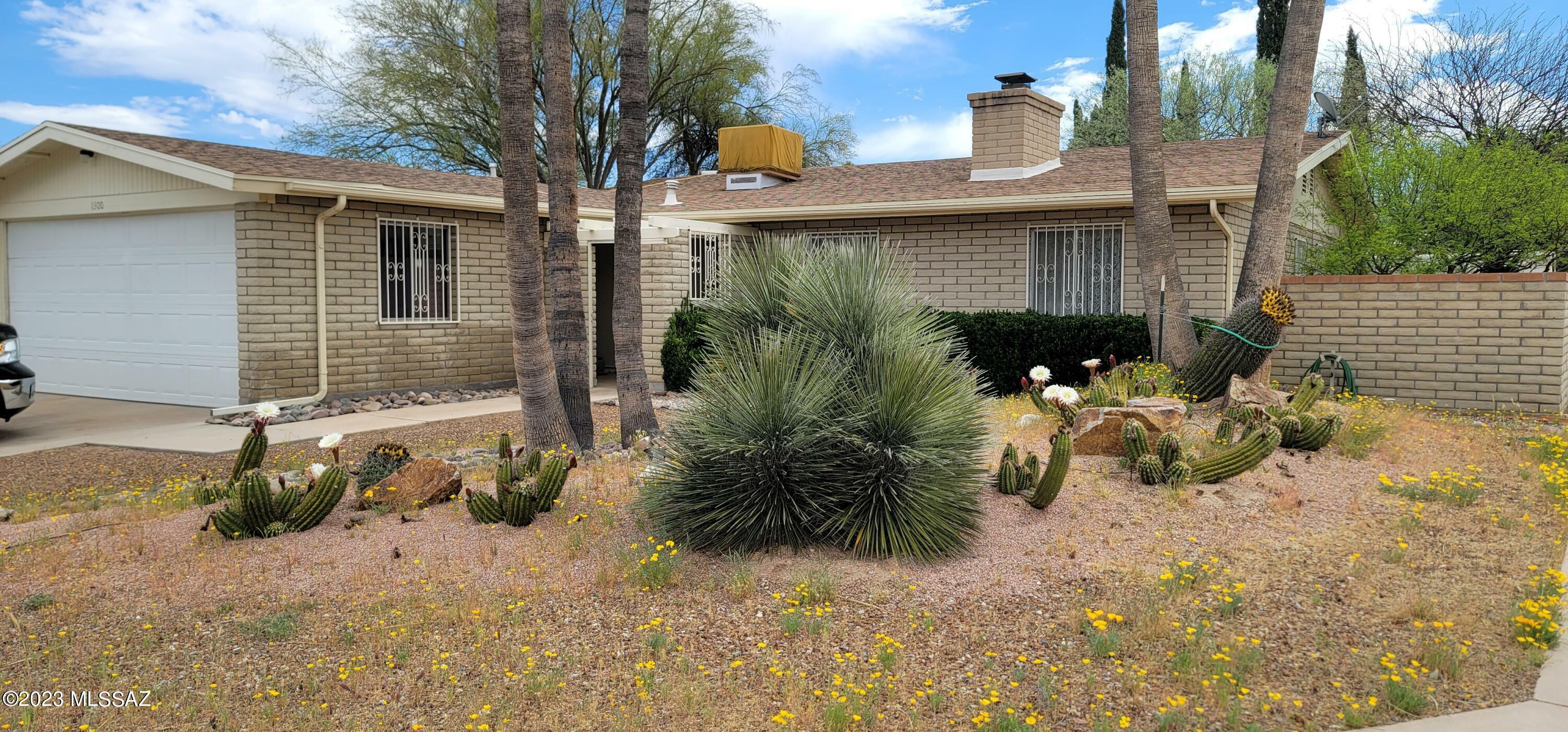 Property Photo:  1300 N Sunspot Place  AZ 85715 