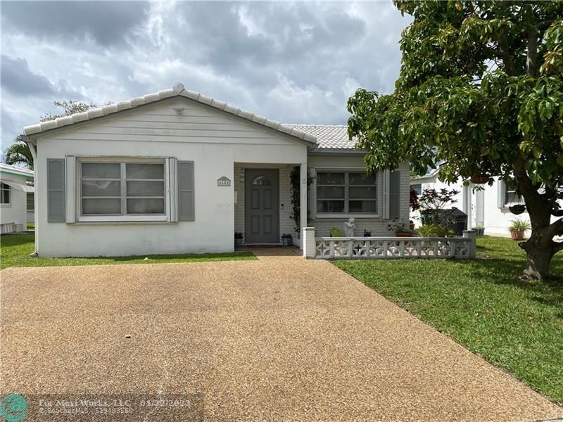 Property Photo: 6608 NW 75th St FL 33321