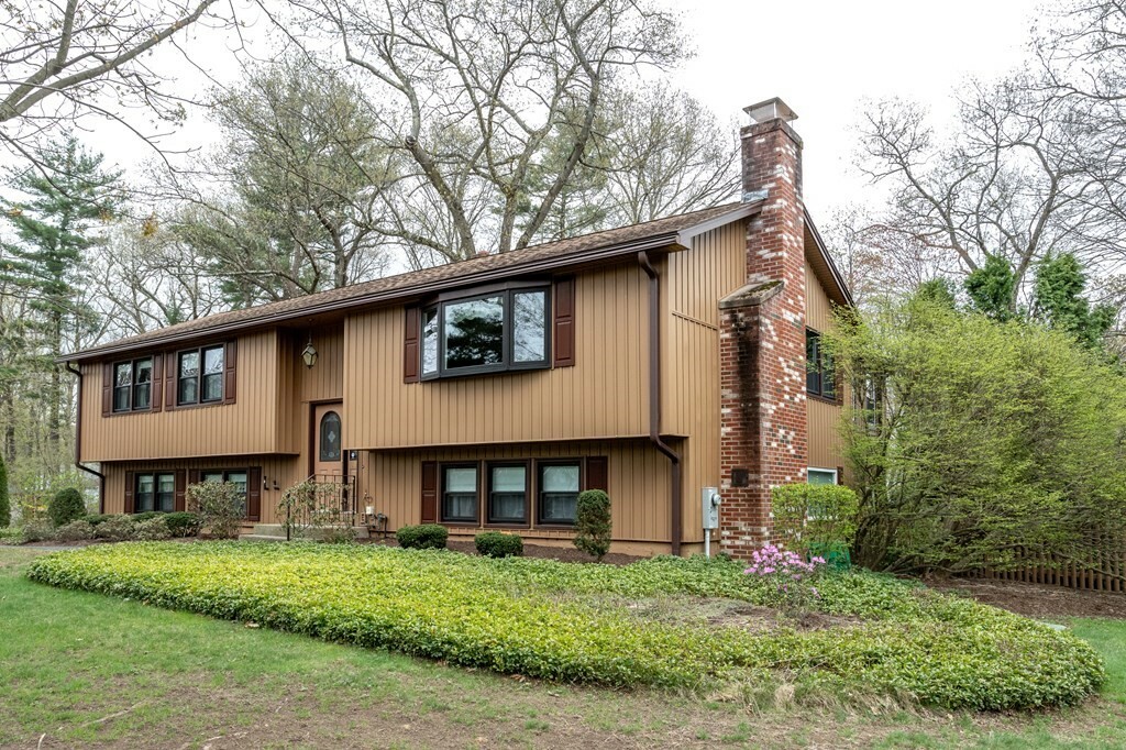 Property Photo: 11 Sunbriar Dr MA 01085