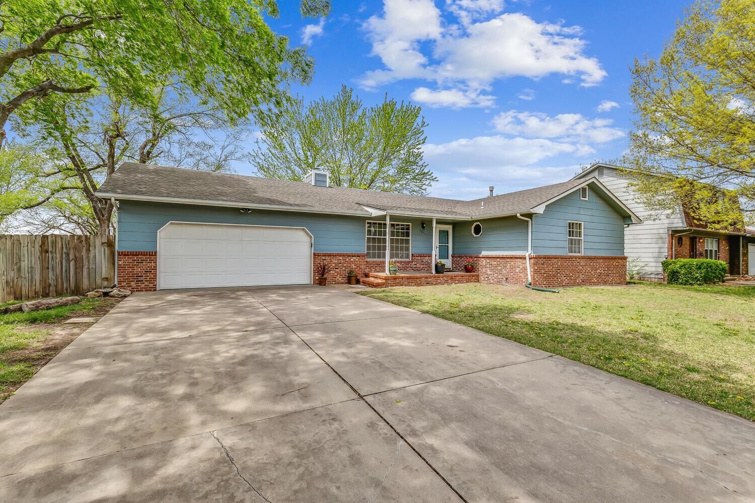 Property Photo:  1601 Grandview Ct  KS 67114 
