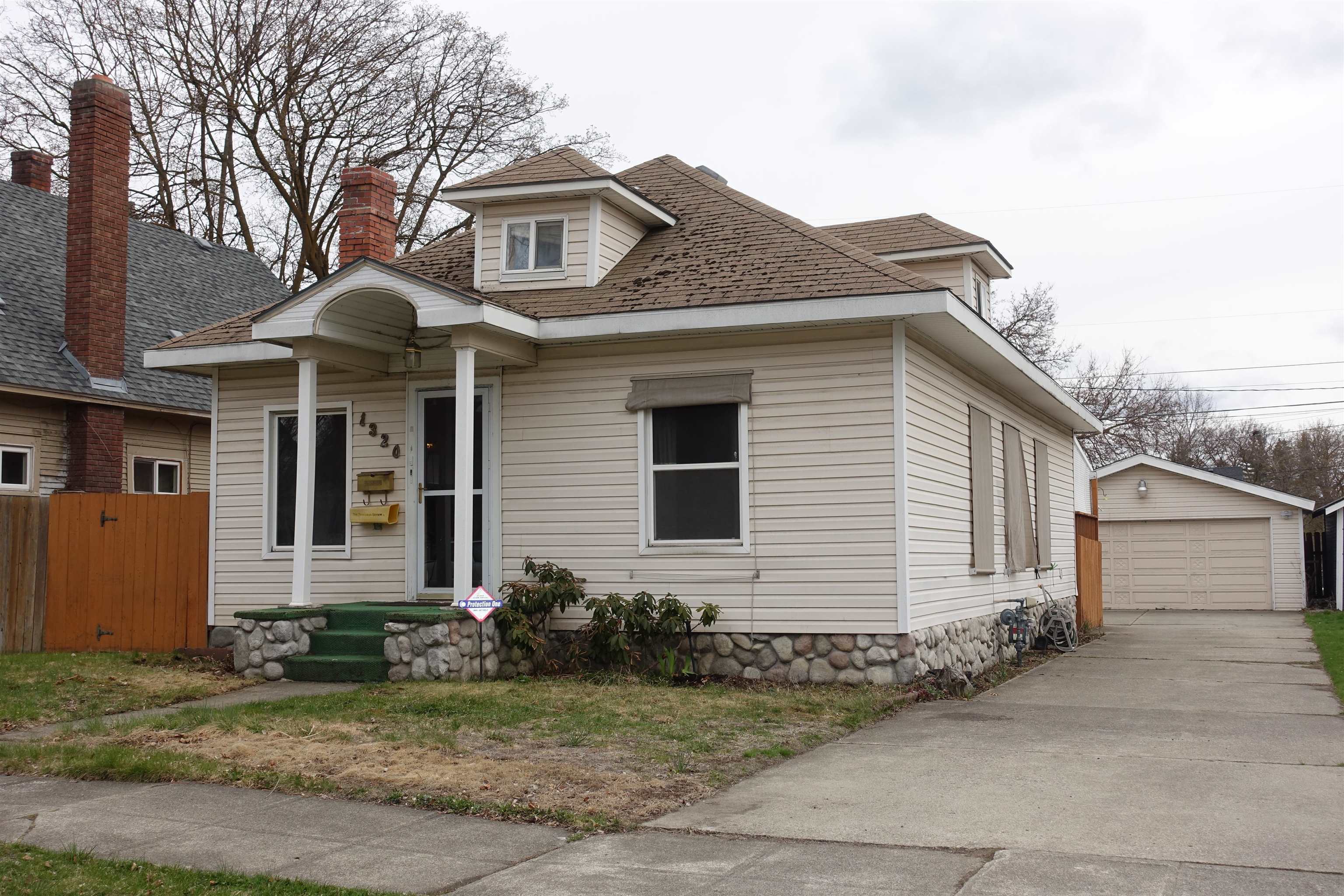 Property Photo: 1320 E Carlisle Ave WA 99207