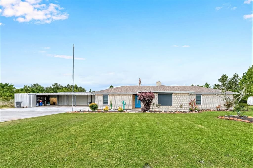 Property Photo:  1024 County Road 6111  TX 77535 