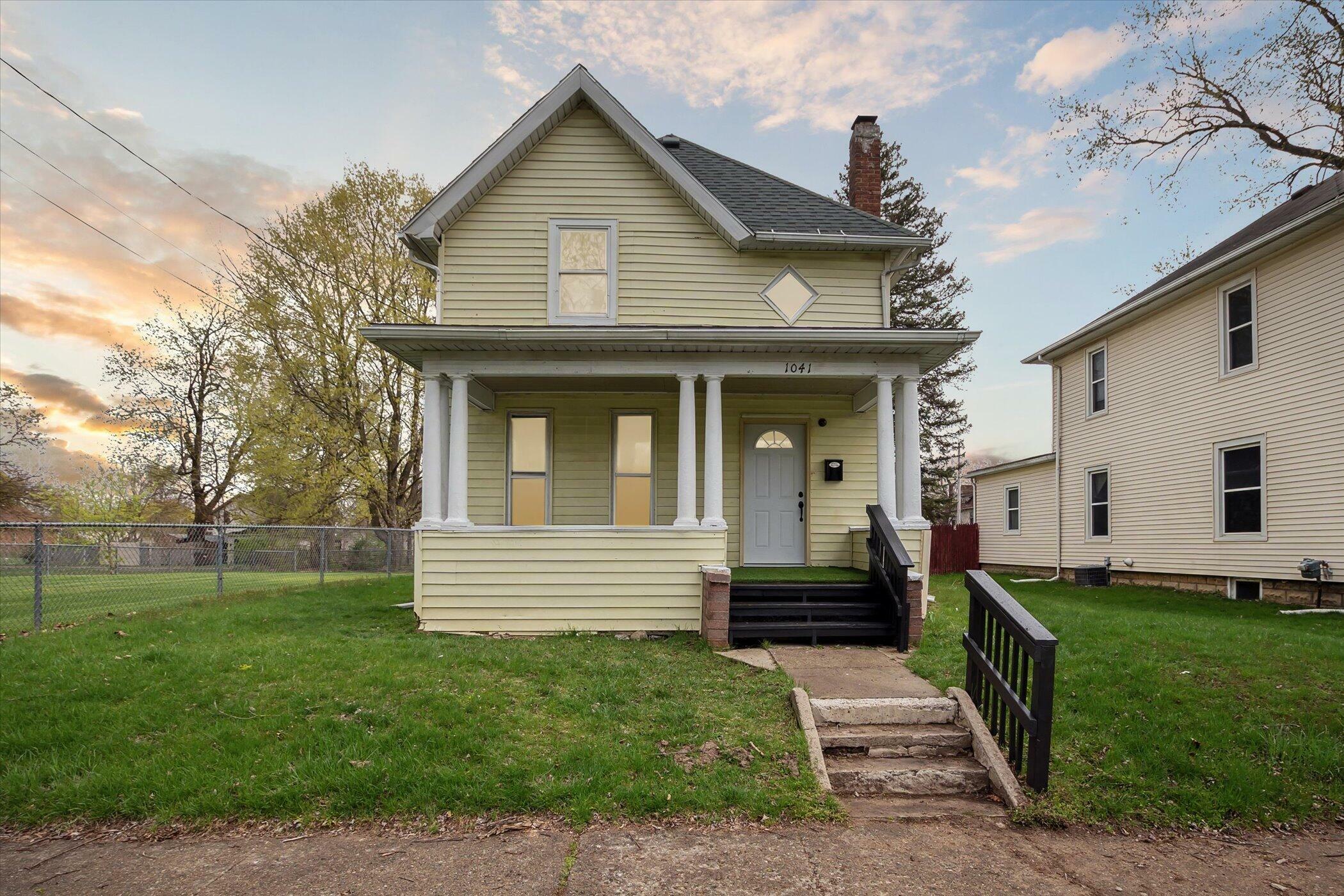 Property Photo:  1041 Chittock Avenue  MI 49203 