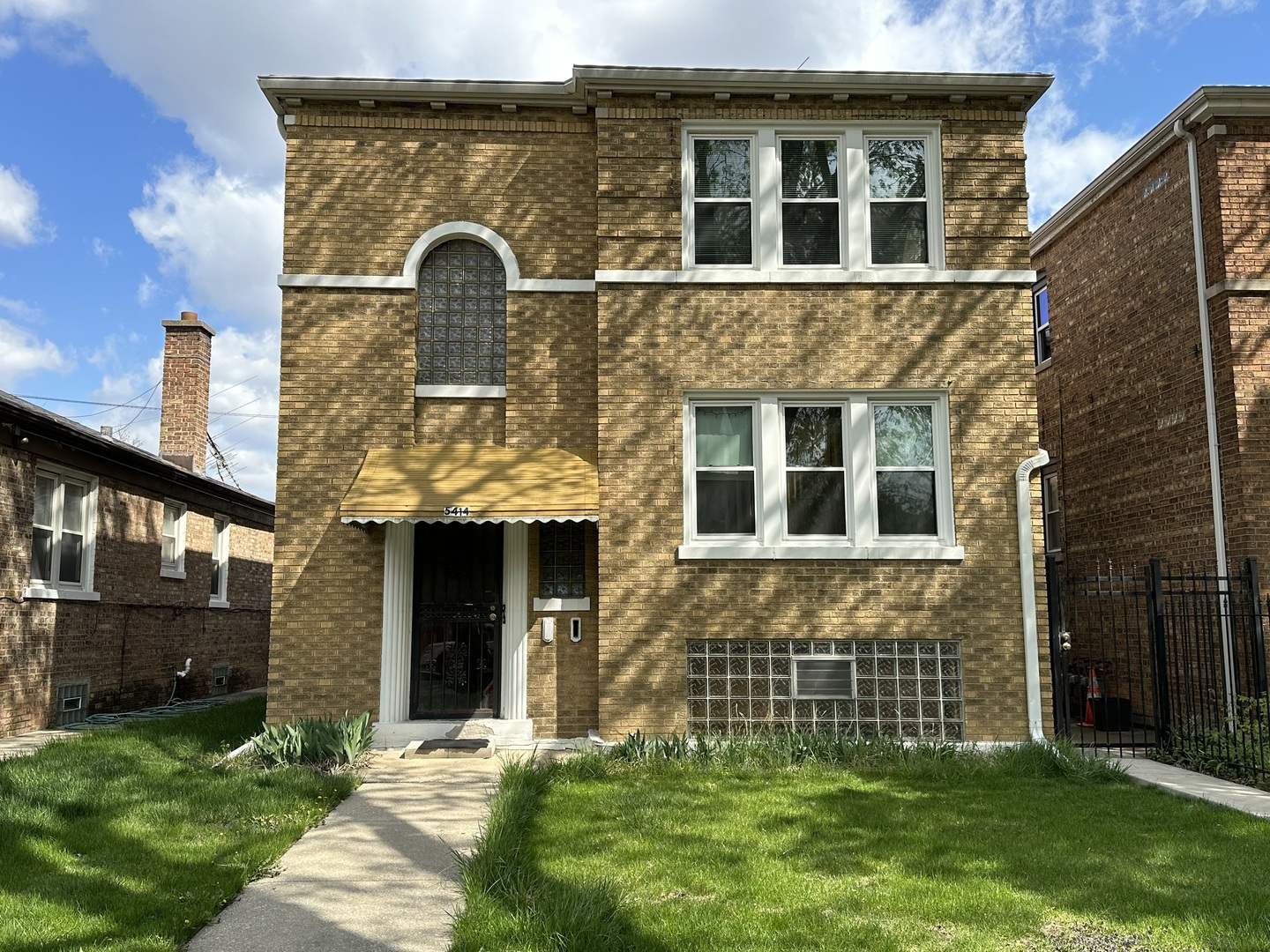 Property Photo:  5414 W Gladys Avenue  IL 60644 