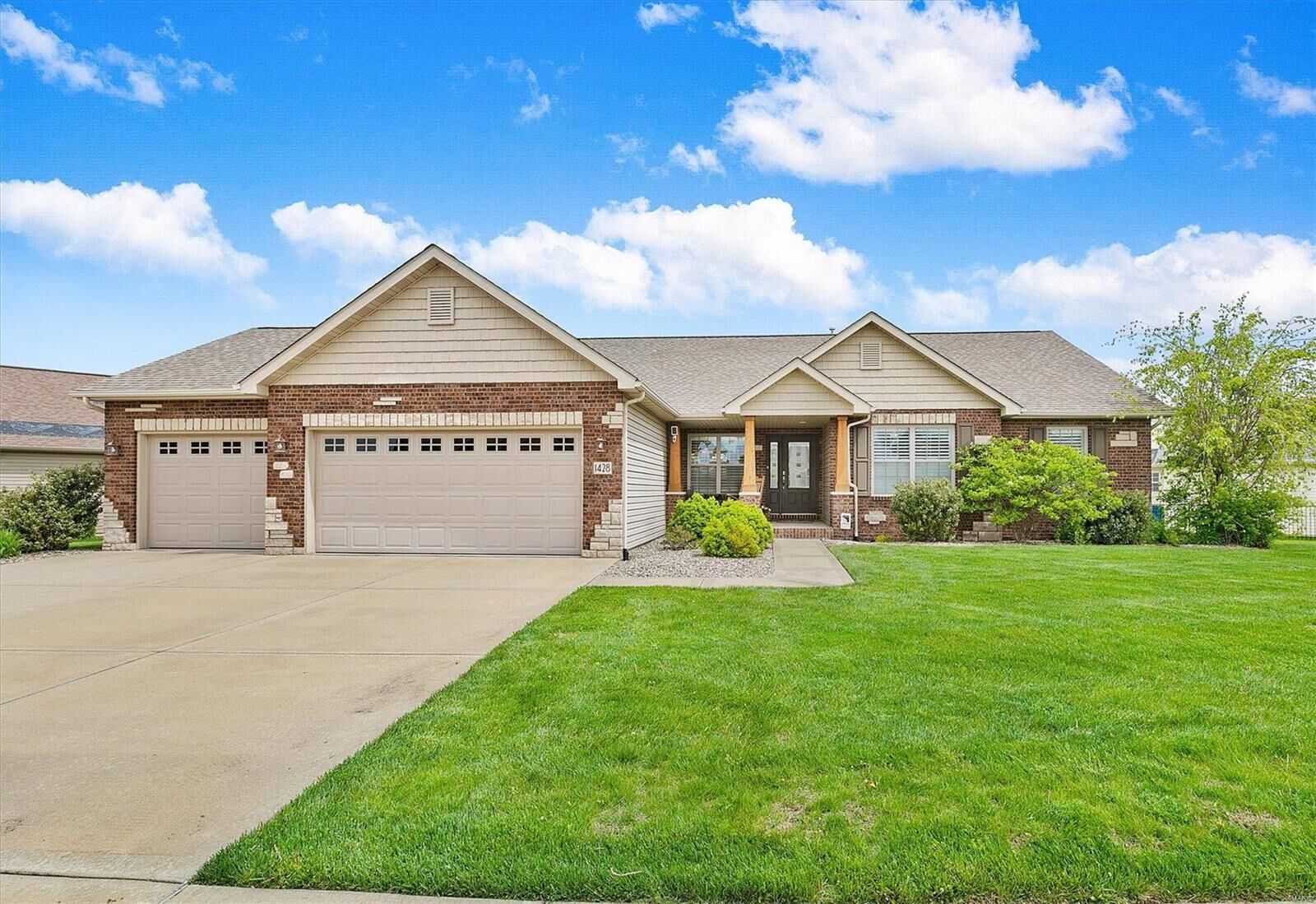 Property Photo: 1428 Victoria Square Court IL 62269