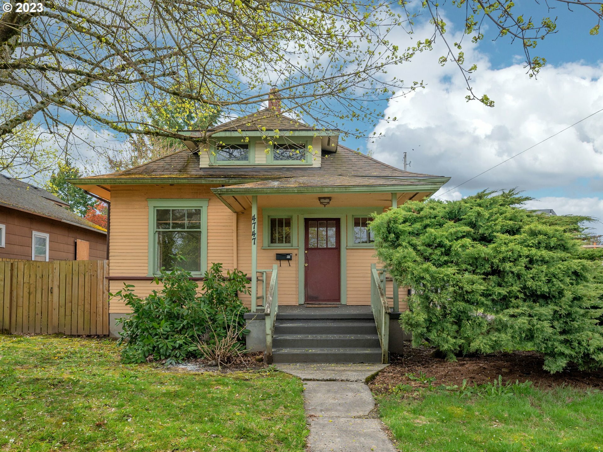 Property Photo:  4747 NE 19th Ave  OR 97211 