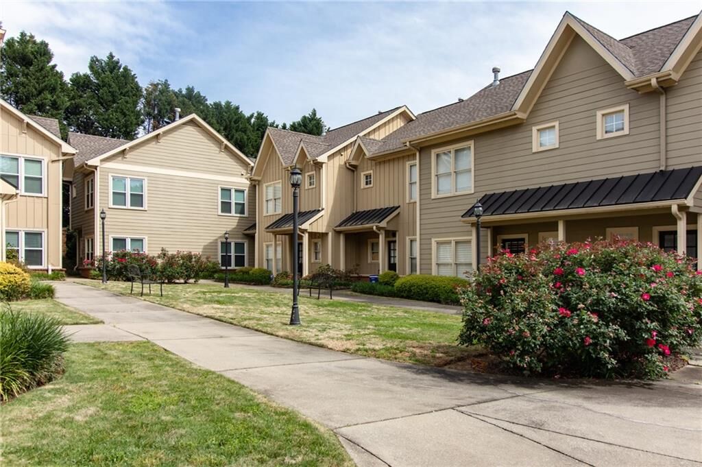 Property Photo: 1516 NW Howell Mill Road 19 GA 30318