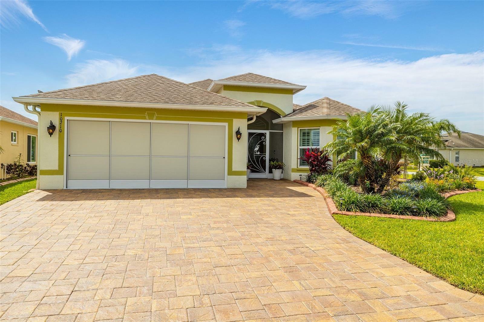 Property Photo:  10210 Buncombe Way  FL 33576 