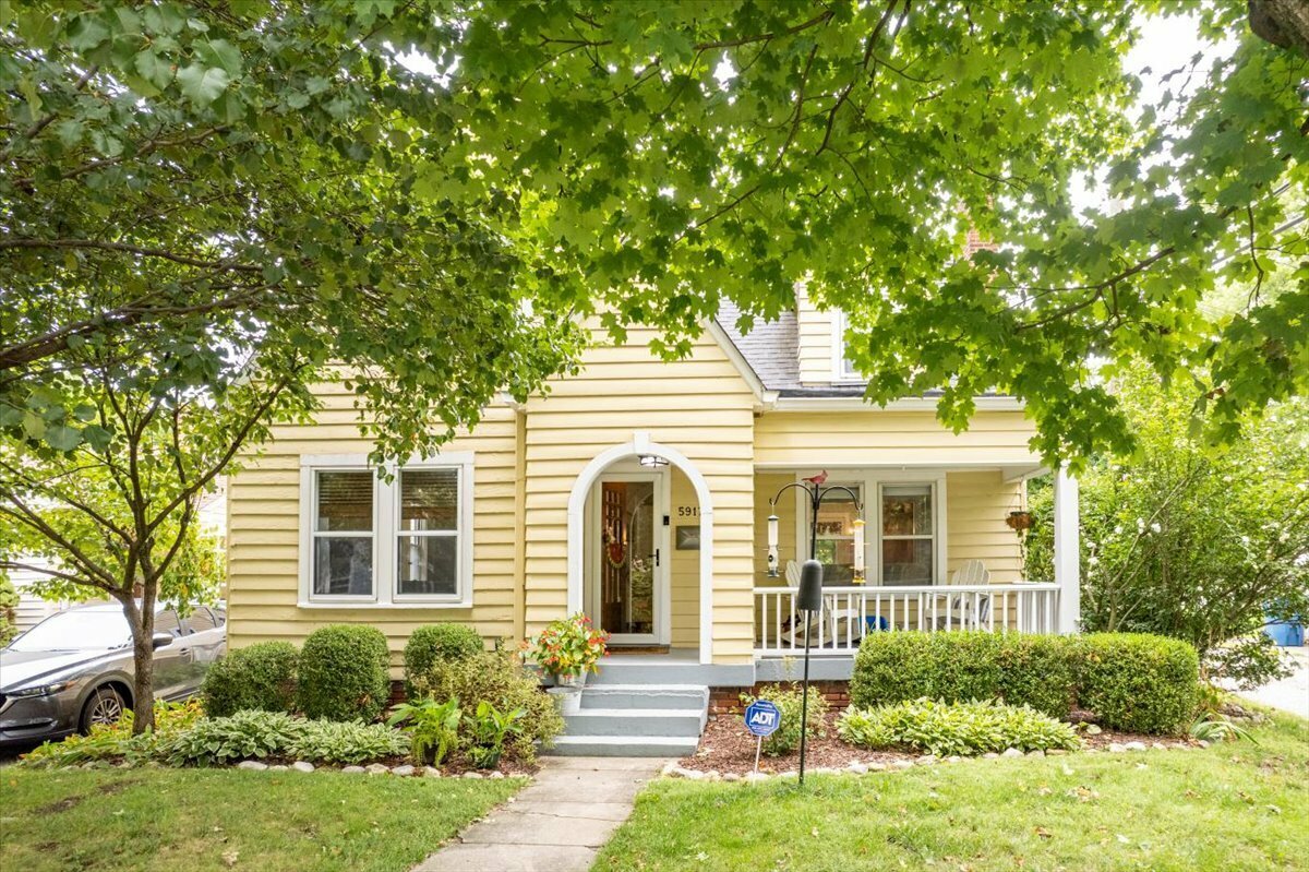 Property Photo: 5917 Primrose Avenue IN 46220