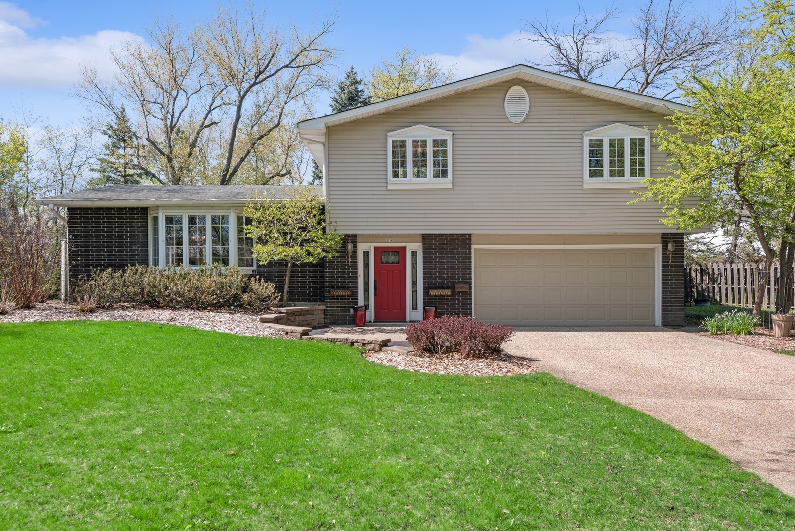 Property Photo:  1314 Crane Boulevard  IL 60048 